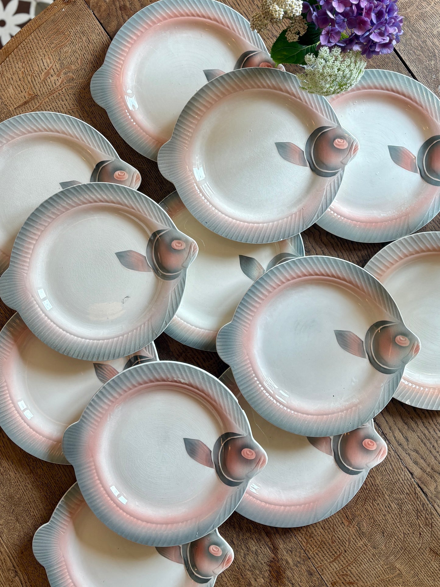 Lot de 12 assiettes vintage en forme de Poissons roses et grises - Digoin