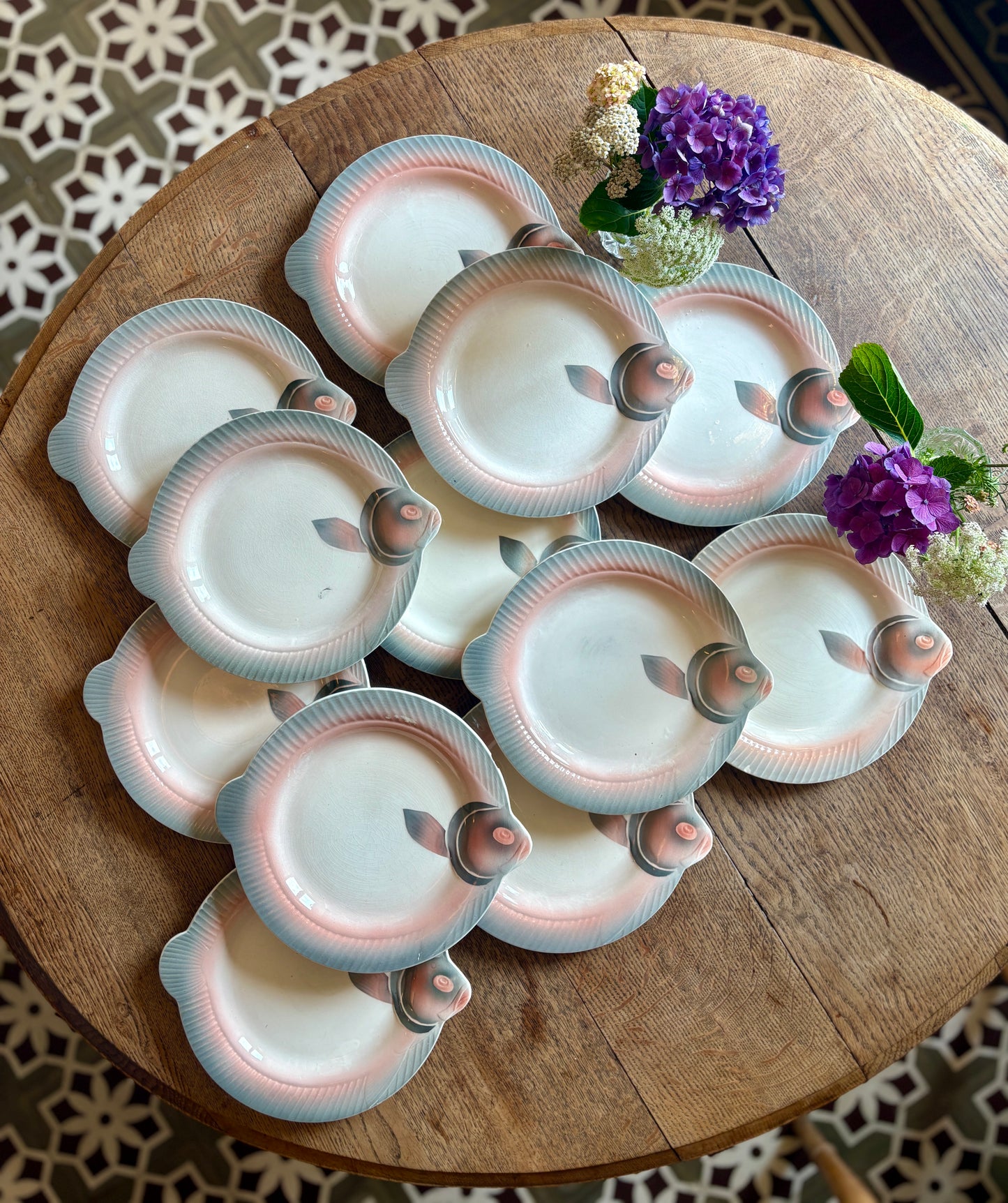 Lot de 12 assiettes vintage en forme de Poissons roses et grises - Digoin