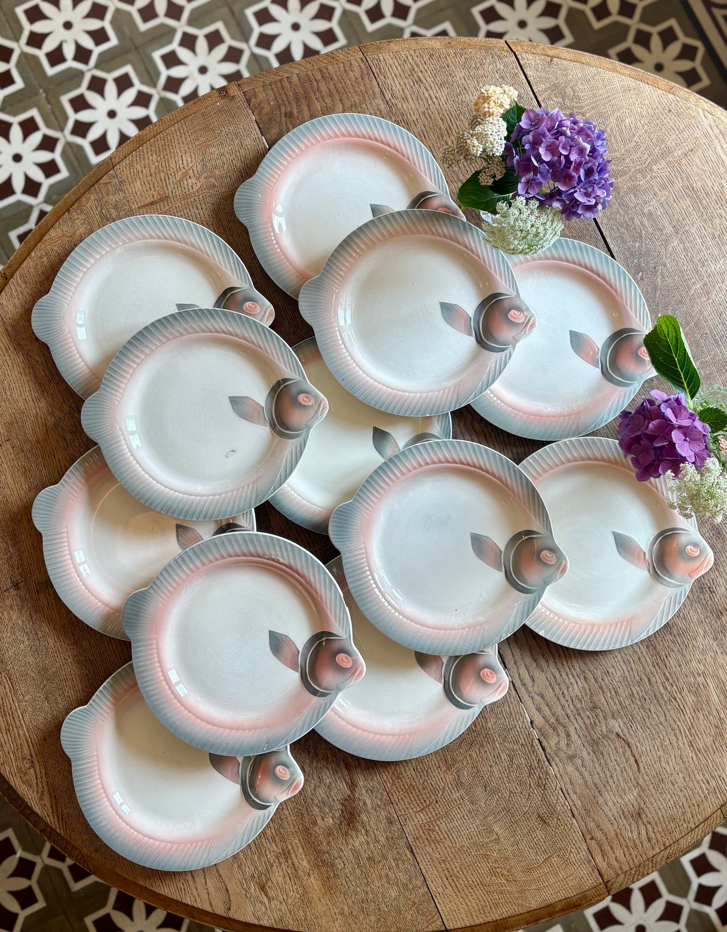 Lot de 12 assiettes vintage en forme de Poissons roses et grises - Digoin