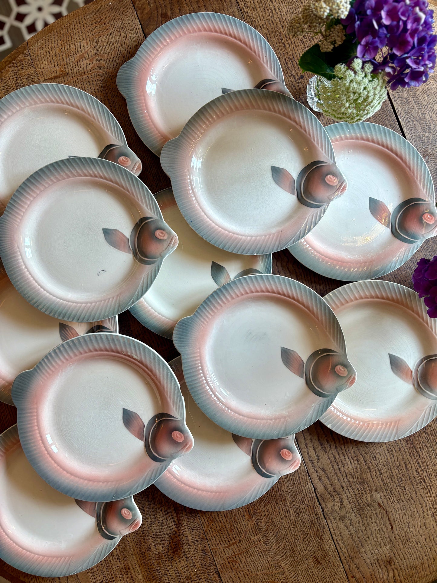 Lot de 12 assiettes vintage en forme de Poissons roses et grises - Digoin