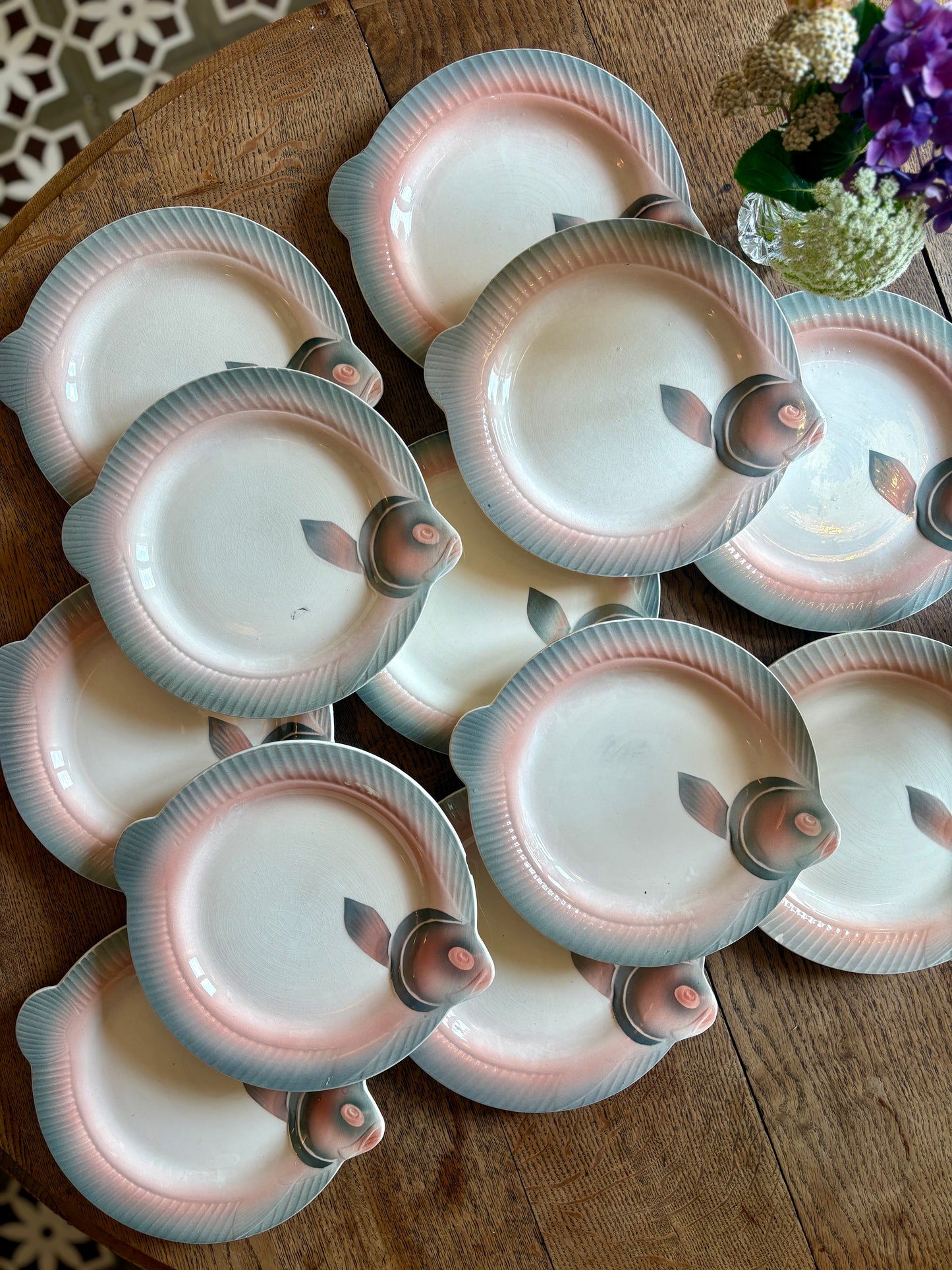 Lot de 12 assiettes vintage en forme de Poissons roses et grises - Digoin