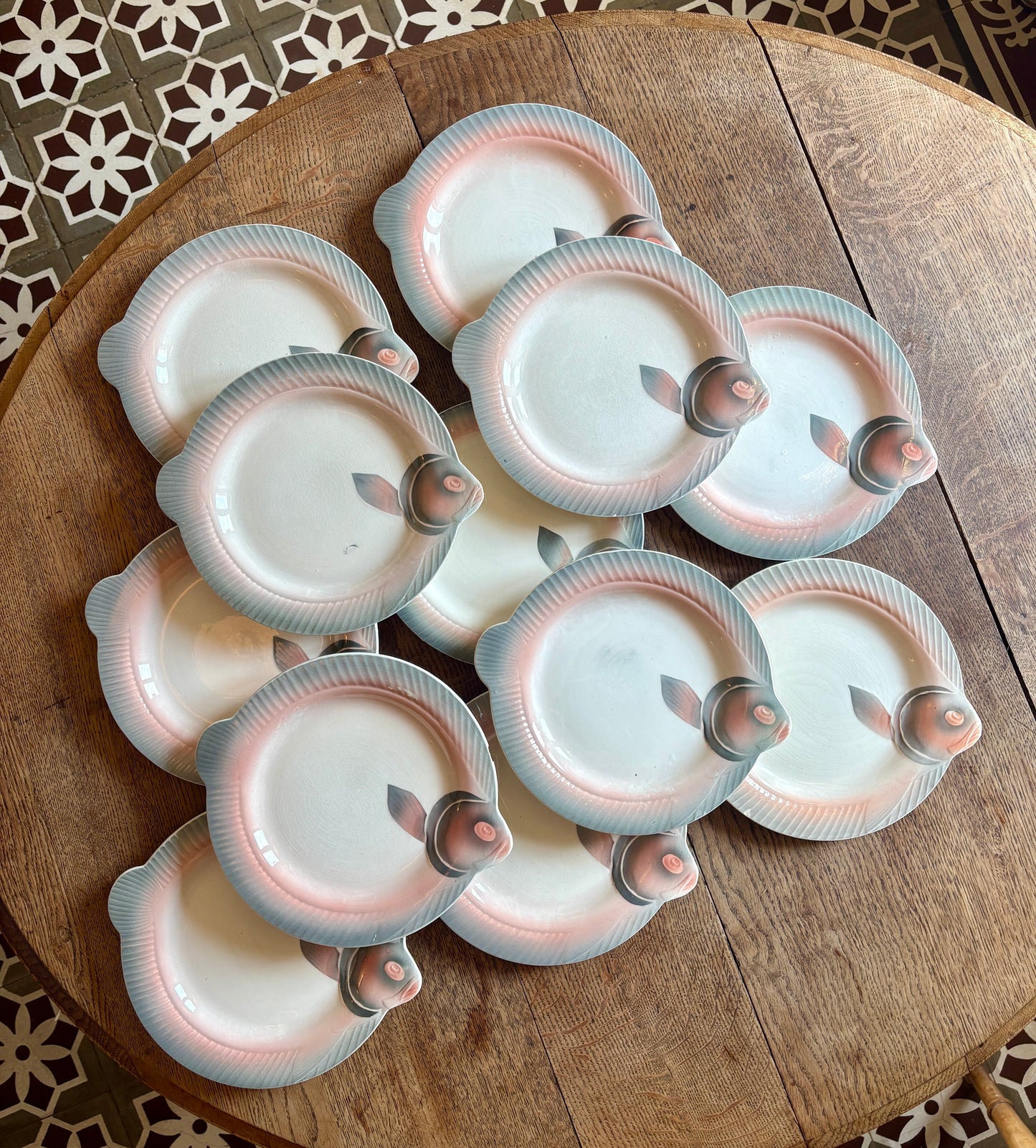 Lot de 12 assiettes vintage en forme de Poissons roses et grises - Digoin