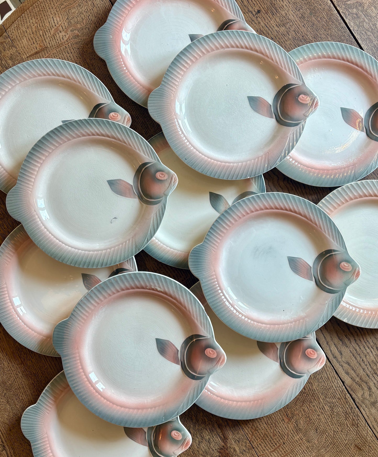 Lot de 12 assiettes vintage en forme de Poissons roses et grises - Digoin