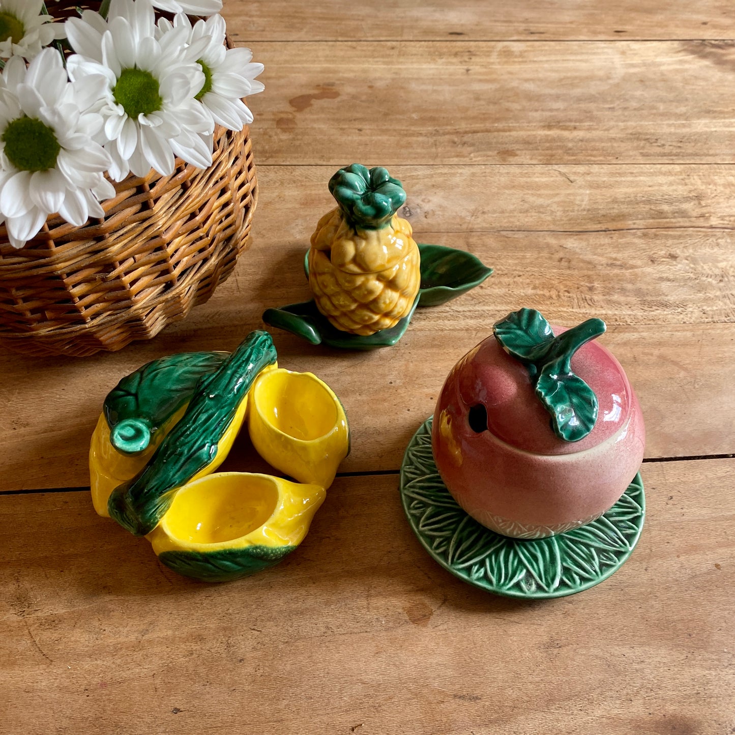 Lot de pots fruits vintage en barbotine