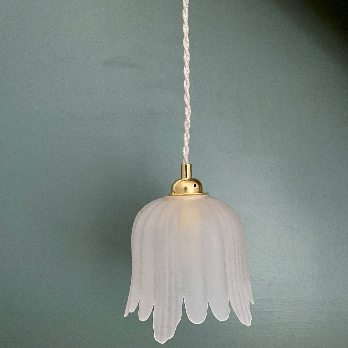 Suspension tulipe vintage en verre dépoli