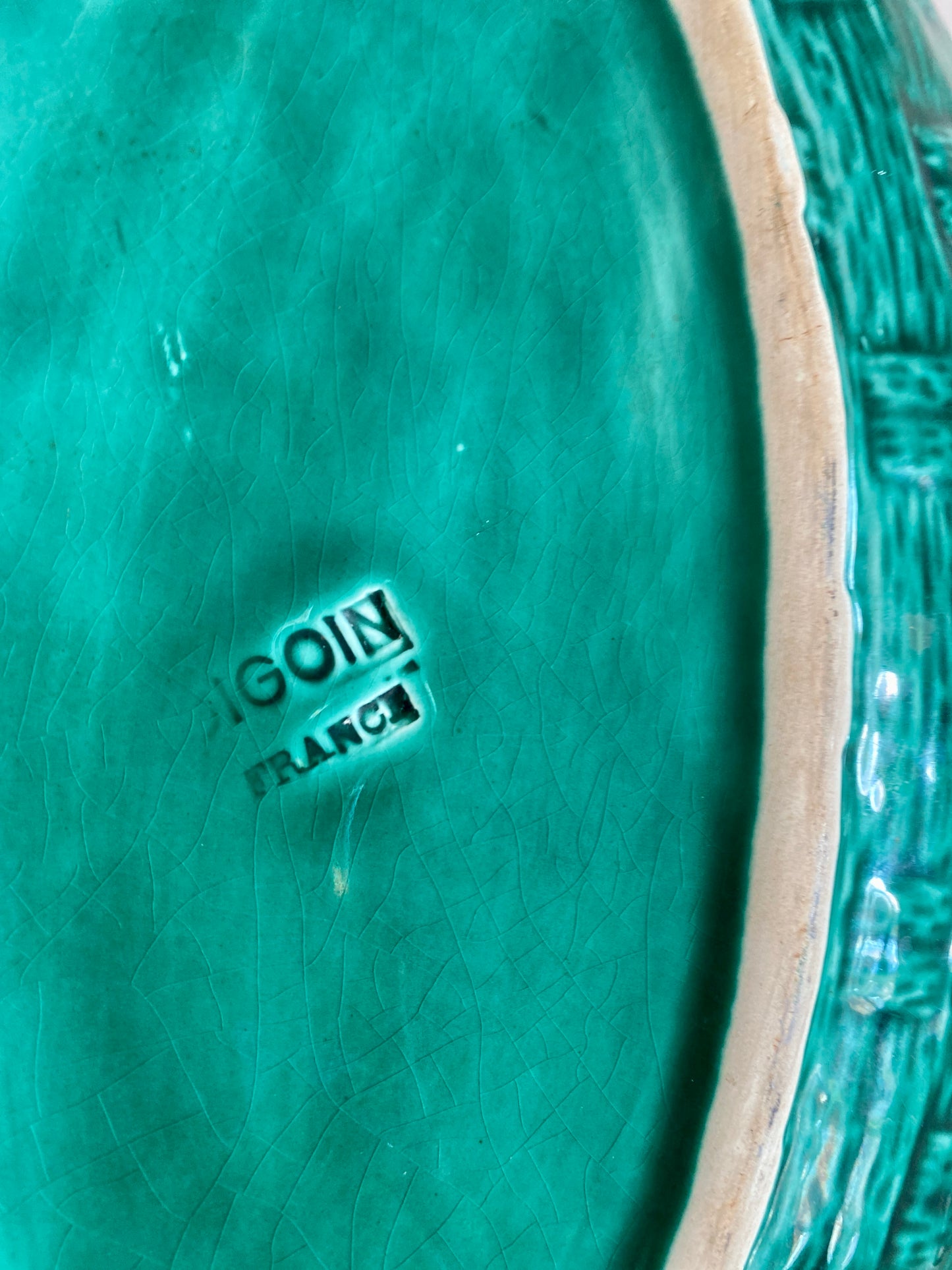 Plat vintage en barbotine de la manufacture Digoin