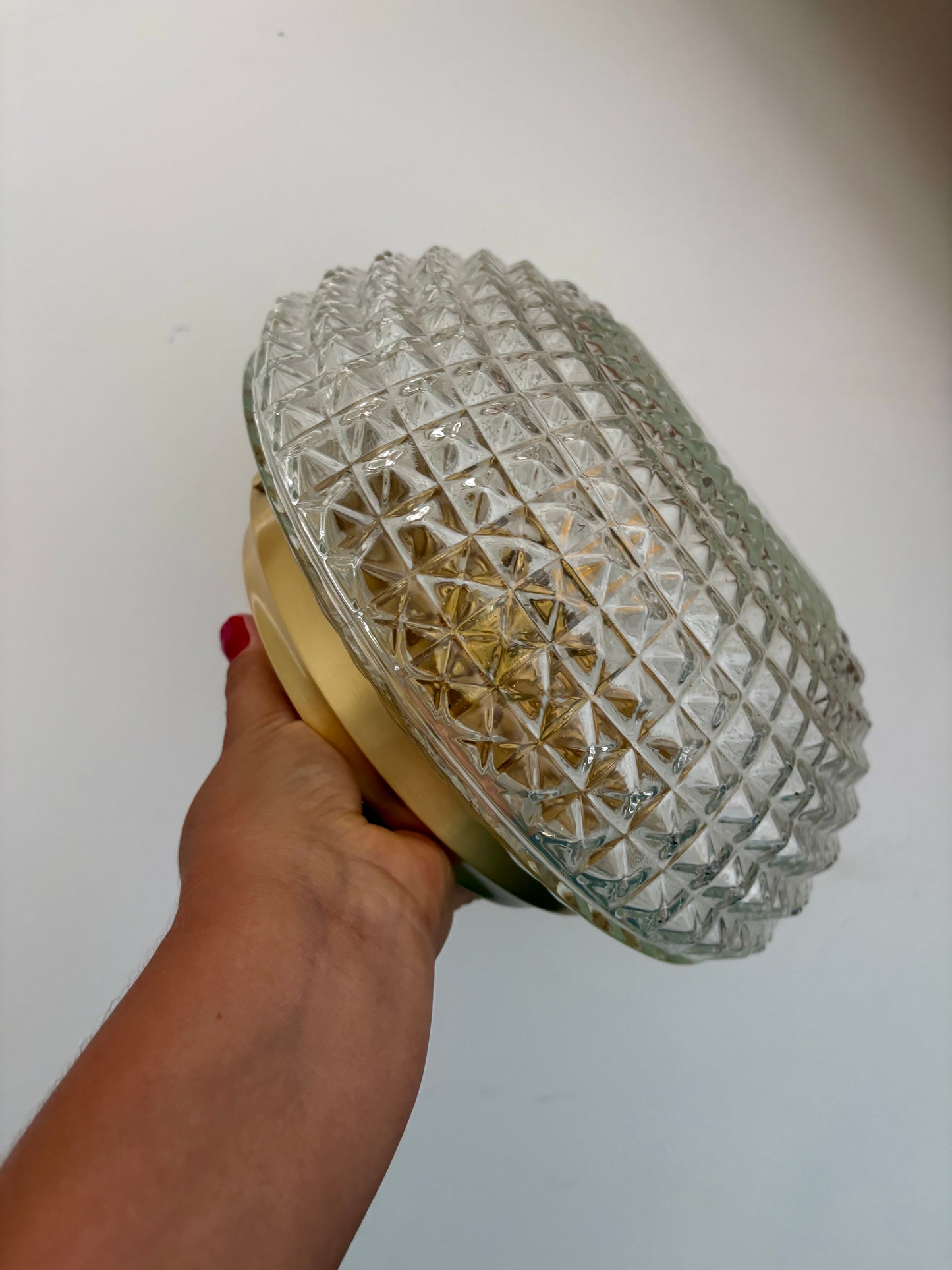 Applique ou plafonnier globe vintage en verre moulé pointe de diamant