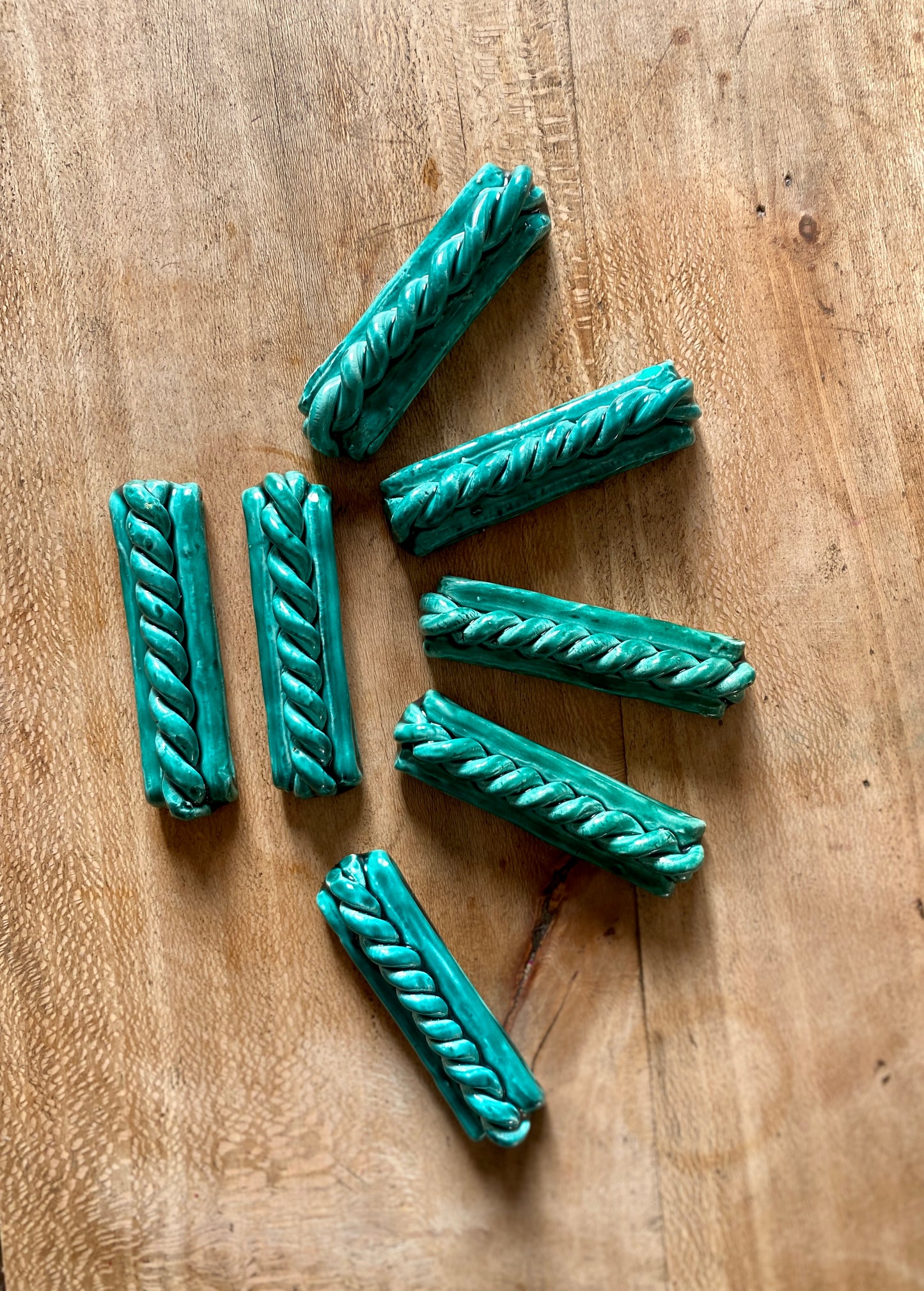 Lot de 7 porte-couteaux vintage en barbotine verte