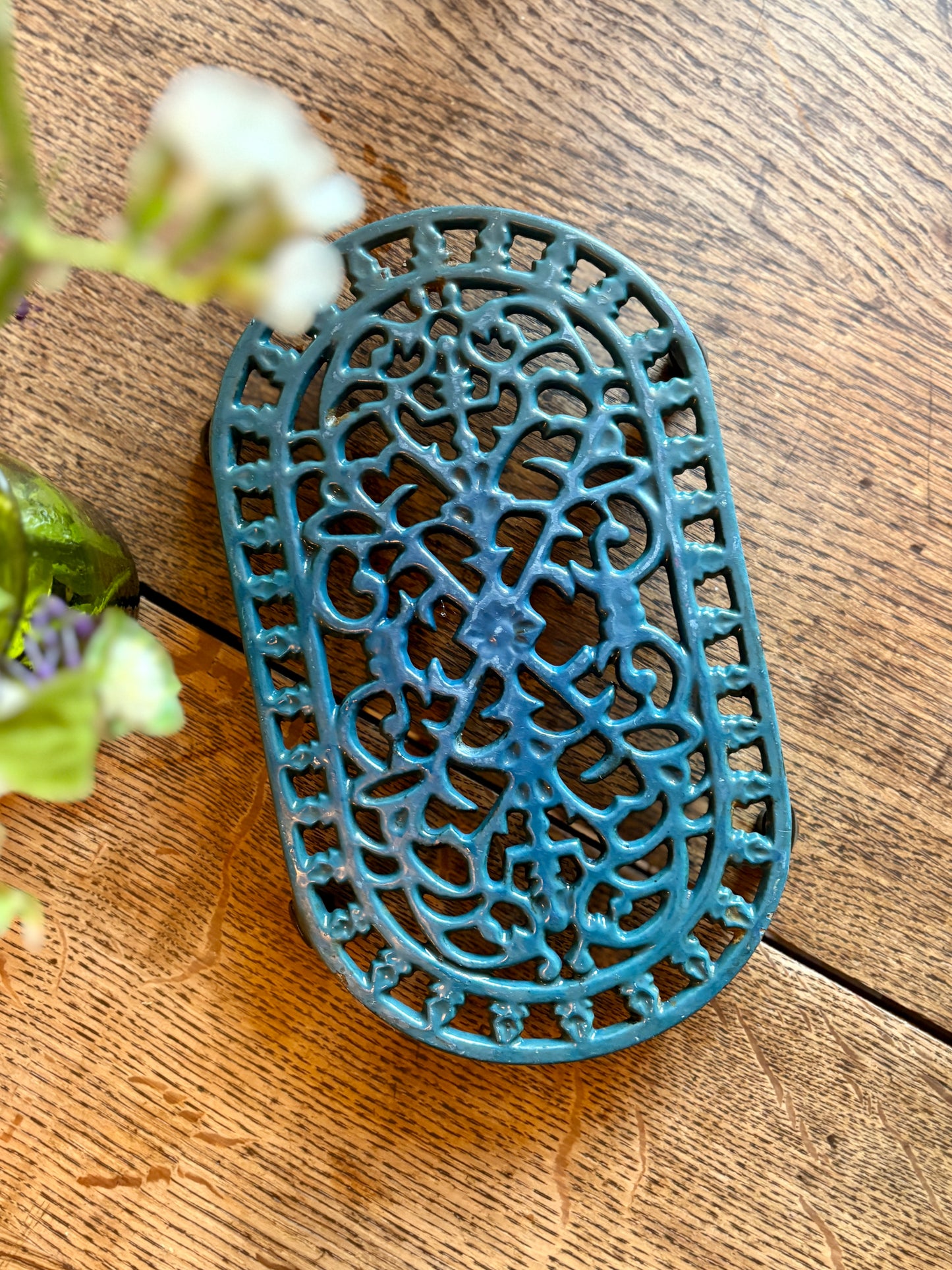 Dessous de plat vintage en fonte bleu