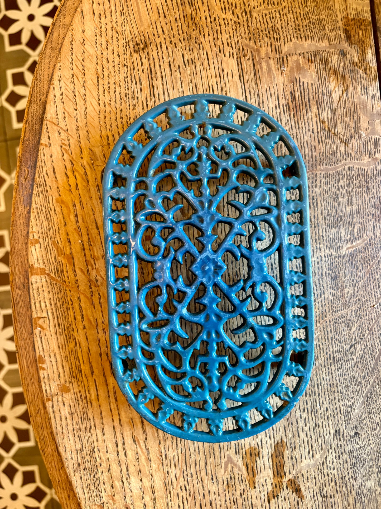 Dessous de plat vintage en fonte bleu