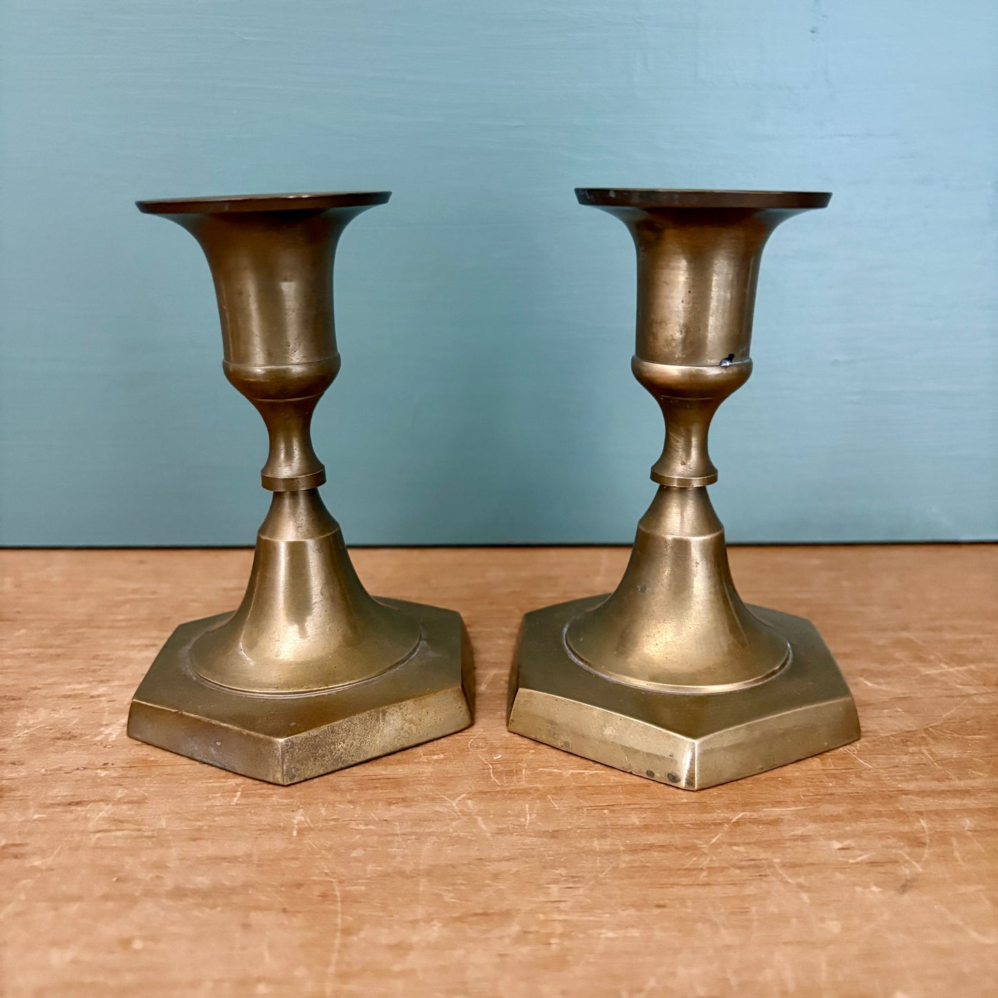 Lot de 2 Bougeoirs - chandeliers anciens en laiton (C2)