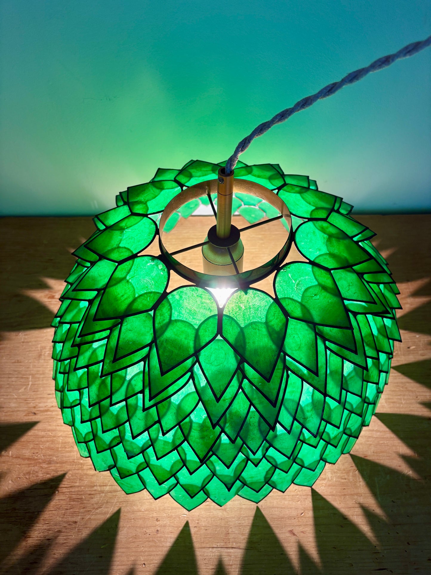 Suspension abat-jour vintage en nacre et laiton