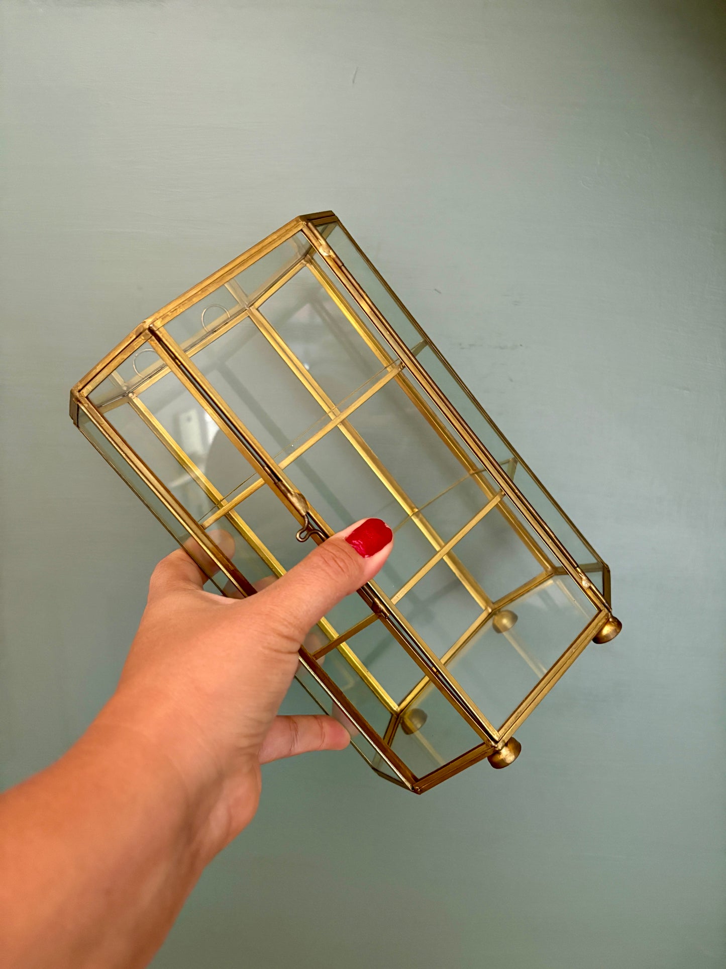 Vitrine vintage en verre et laiton