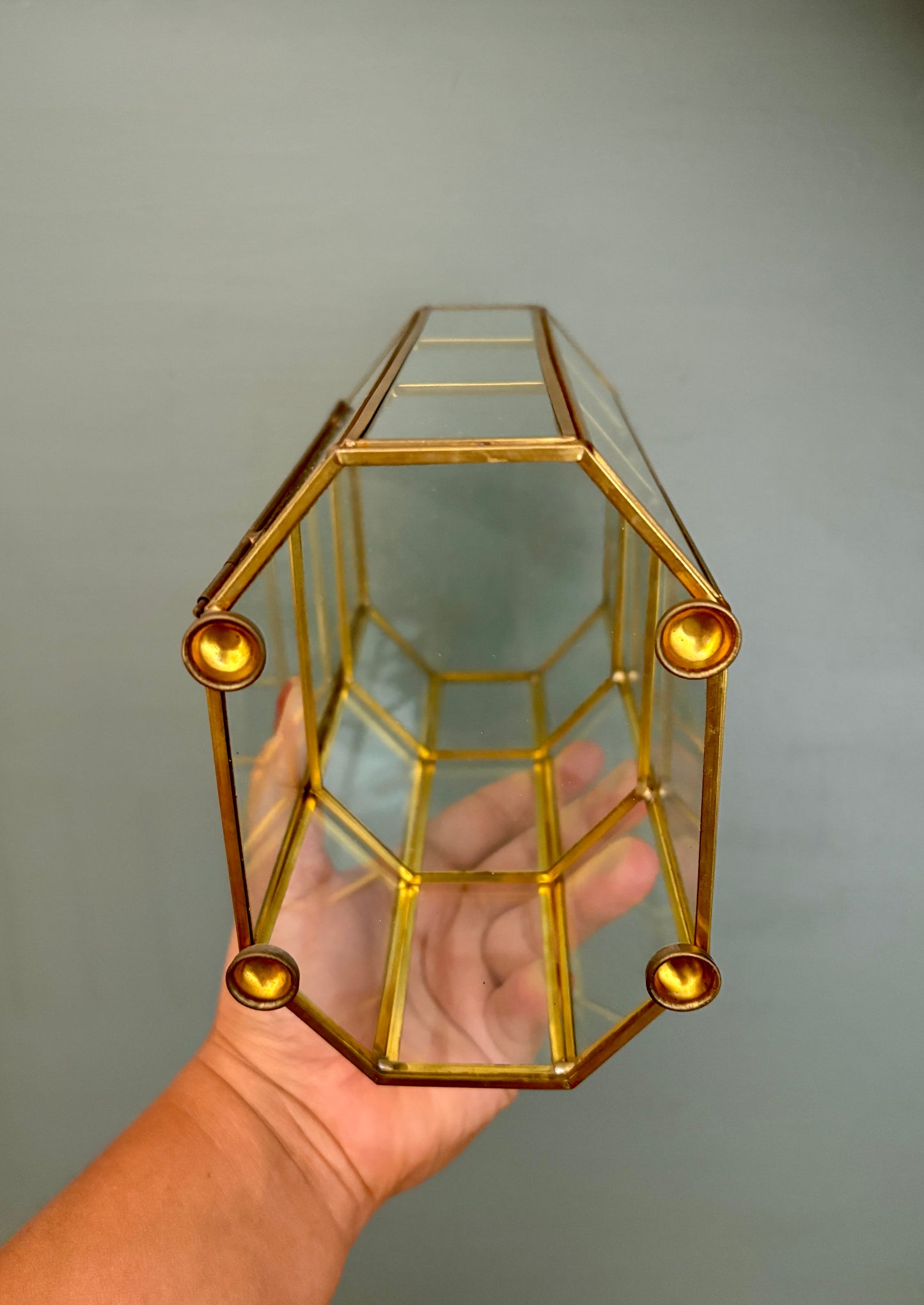 Vitrine vintage en verre et laiton