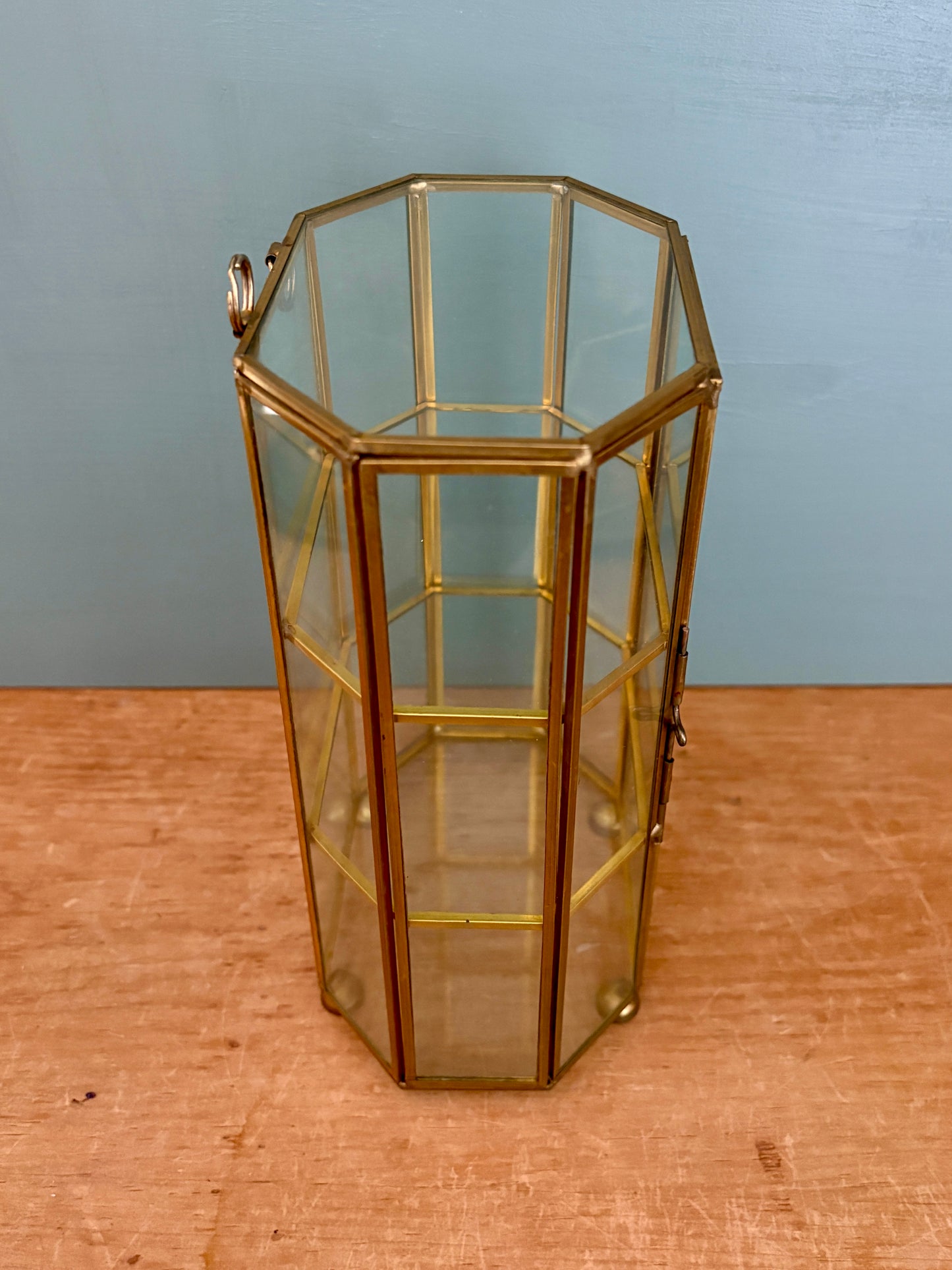 Vitrine vintage en verre et laiton