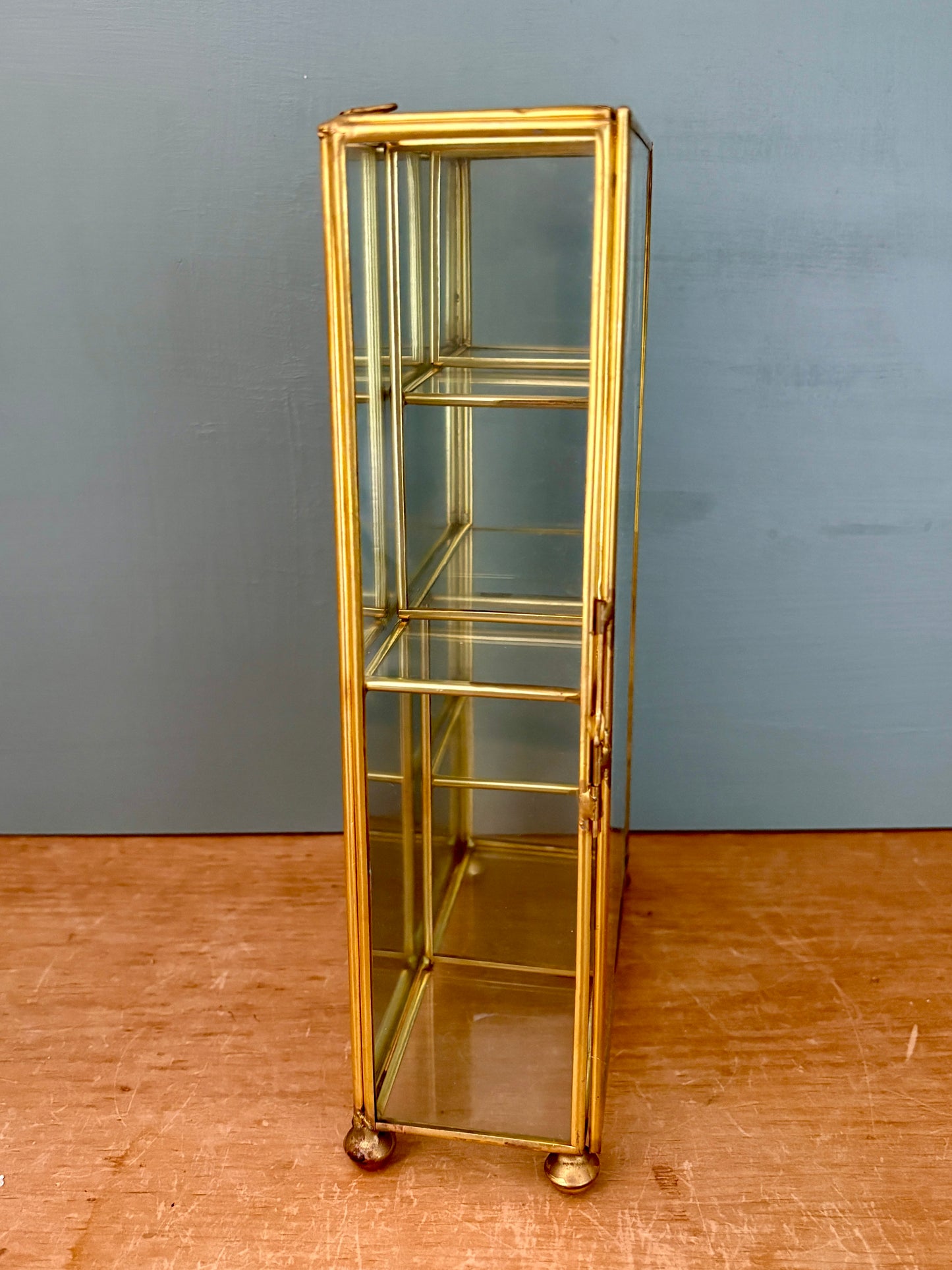 Vitrine vintage en verre et laiton