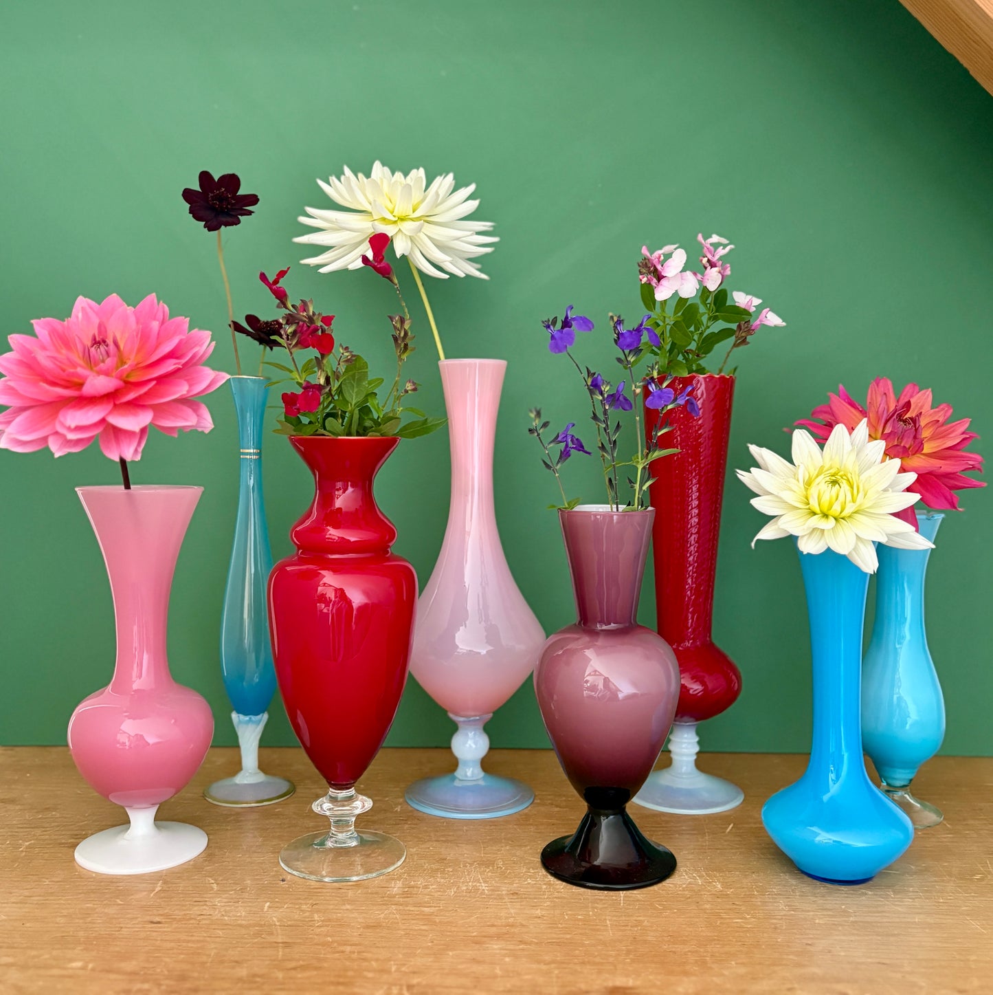 Lot de 8 vases soliflores vintage en verre et opaline