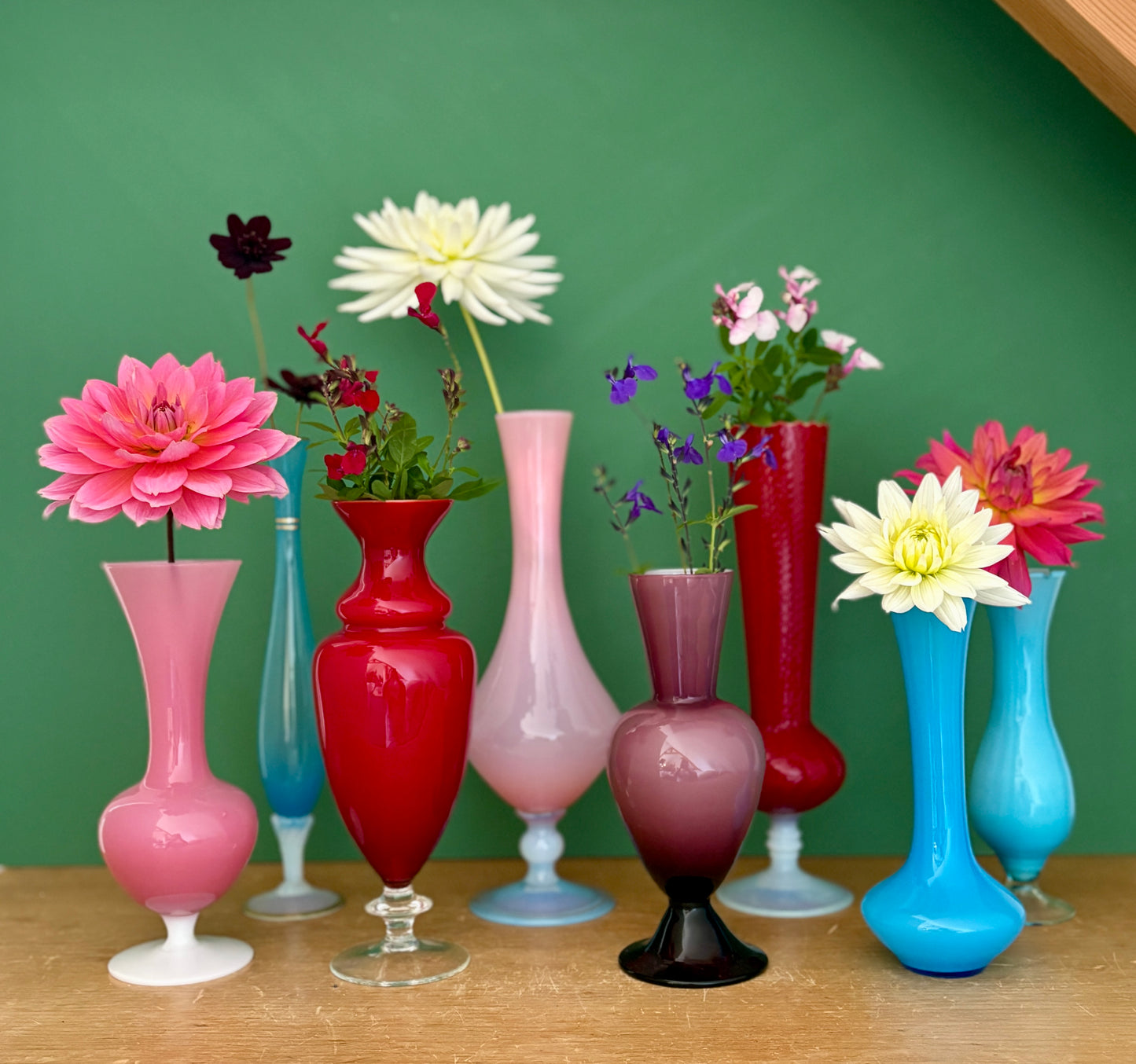 Lot de 8 vases soliflores vintage en verre et opaline