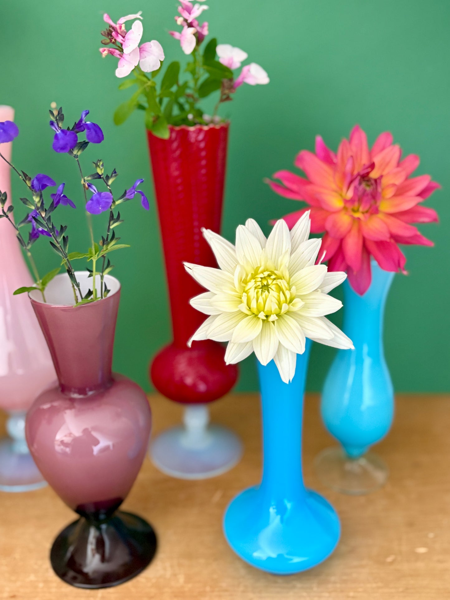 Lot de 8 vases soliflores vintage en verre et opaline