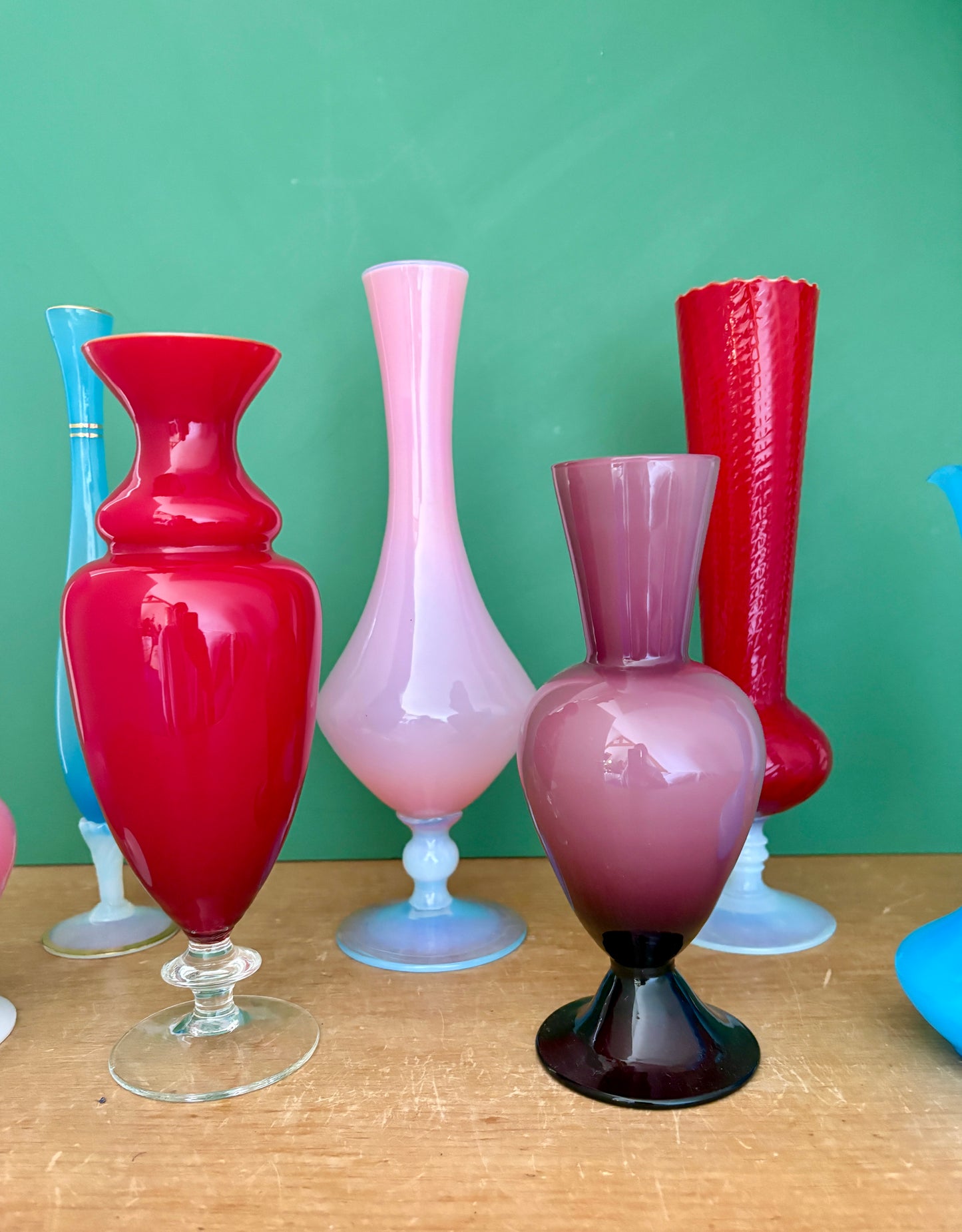 Lot de 8 vases soliflores vintage en verre et opaline