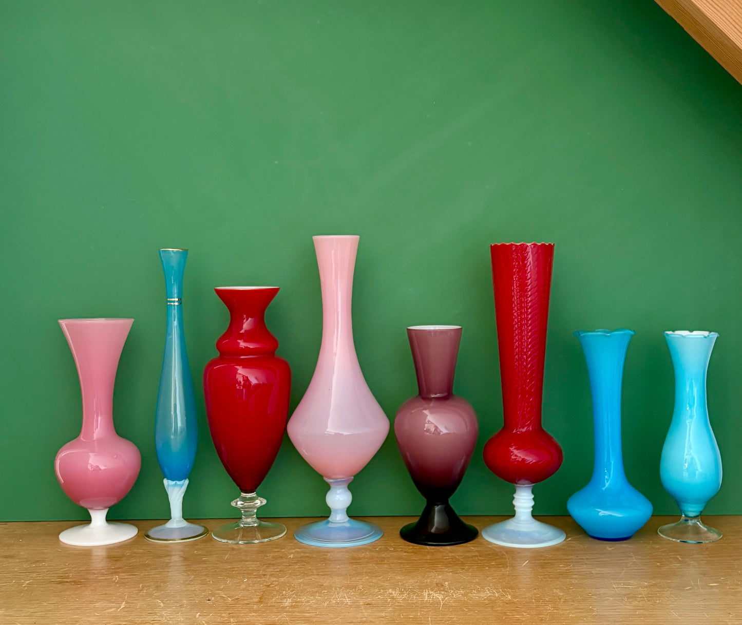 Lot de 8 vases soliflores vintage en verre et opaline