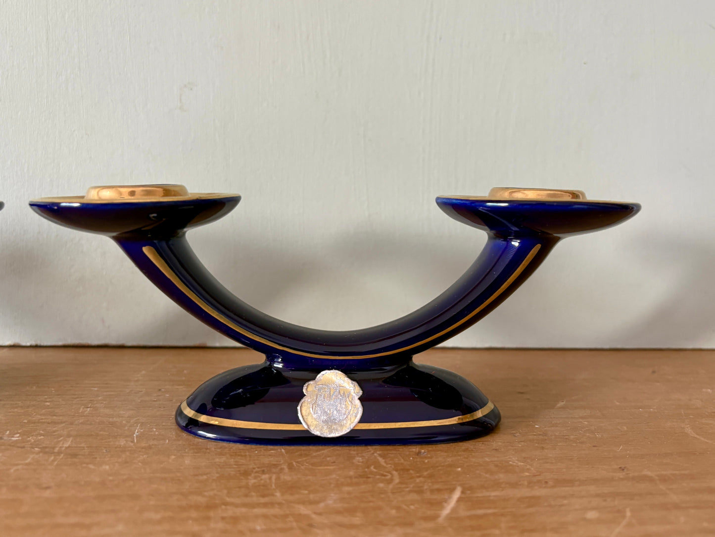 Lot de 2 bougeoirs vintage en céramique bleue et dorée