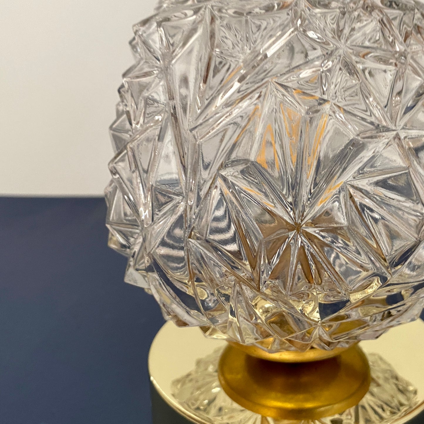 Applique - Plafonnier globe vintage en verre moulé