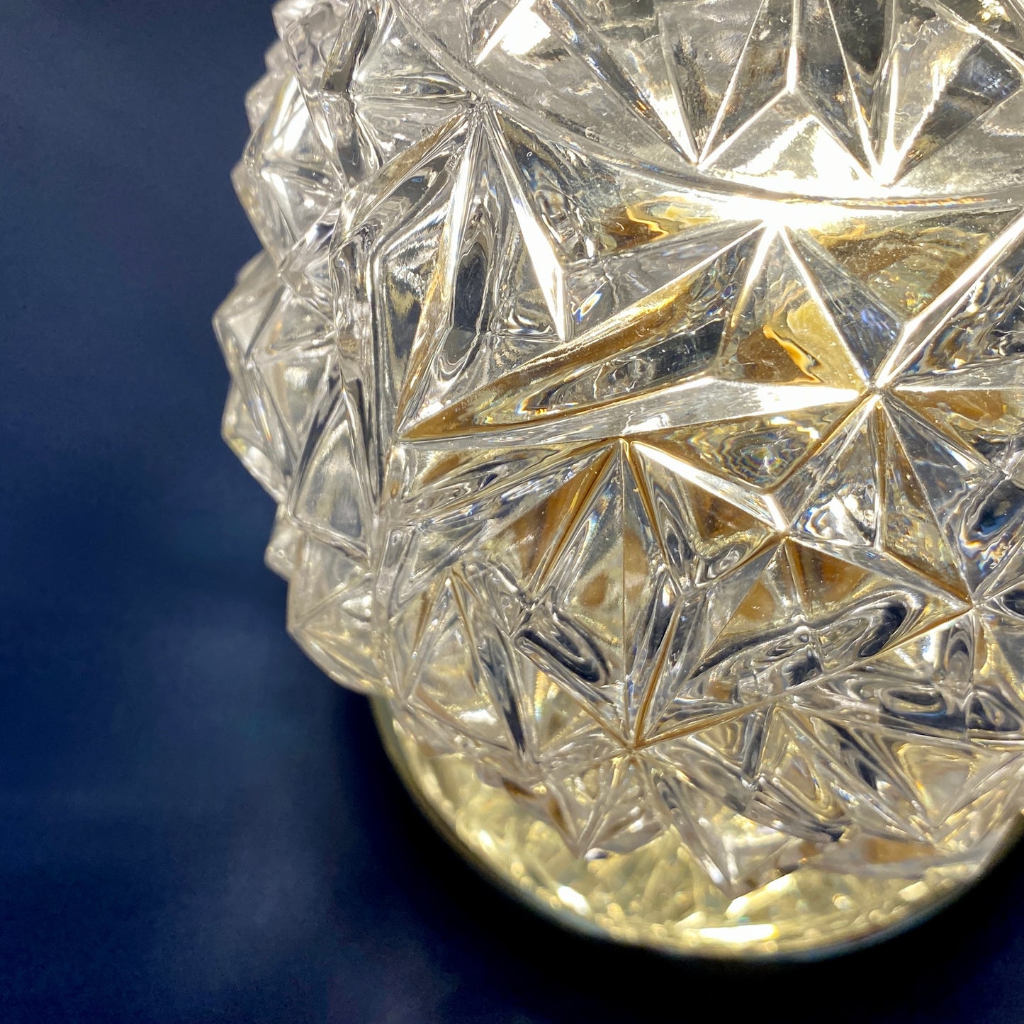 Applique - Plafonnier globe vintage en verre moulé