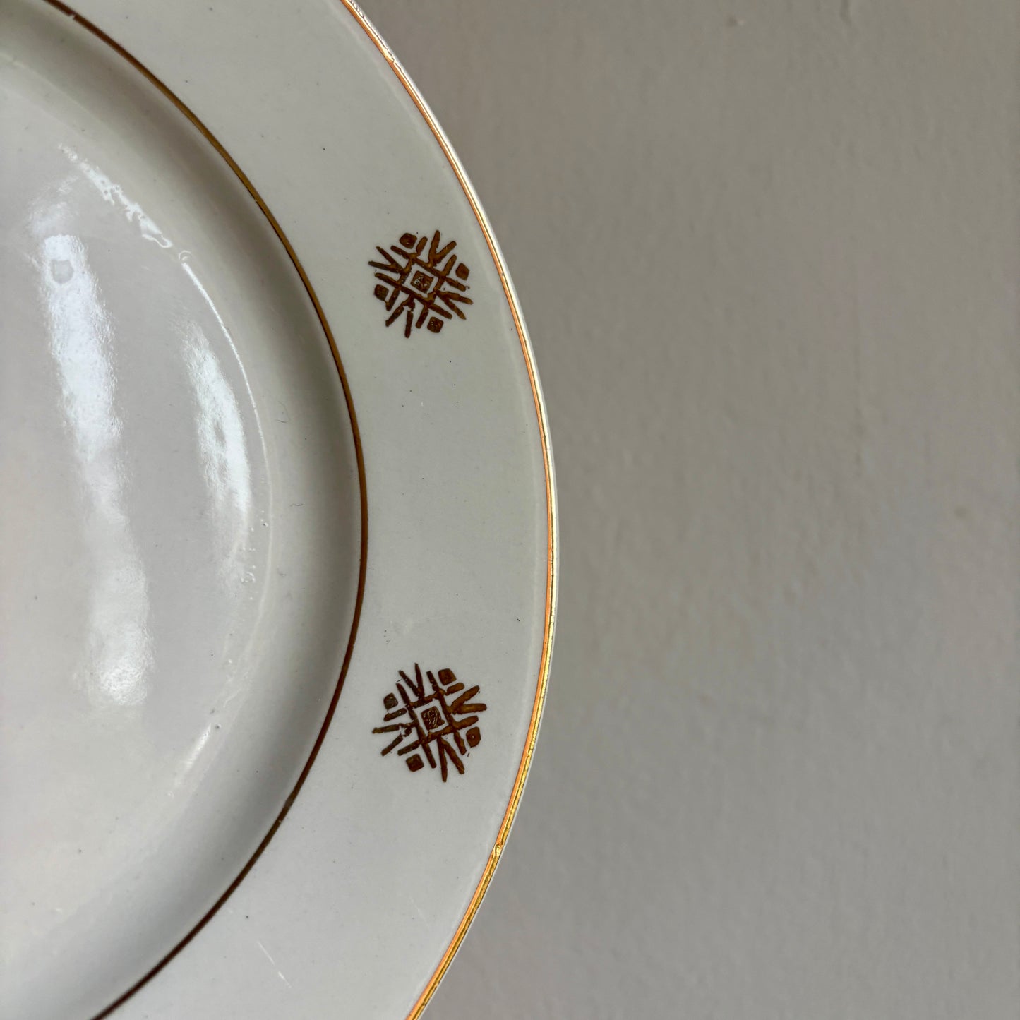 Lot de 10 assiettes à dessert vintage blanches et dorées