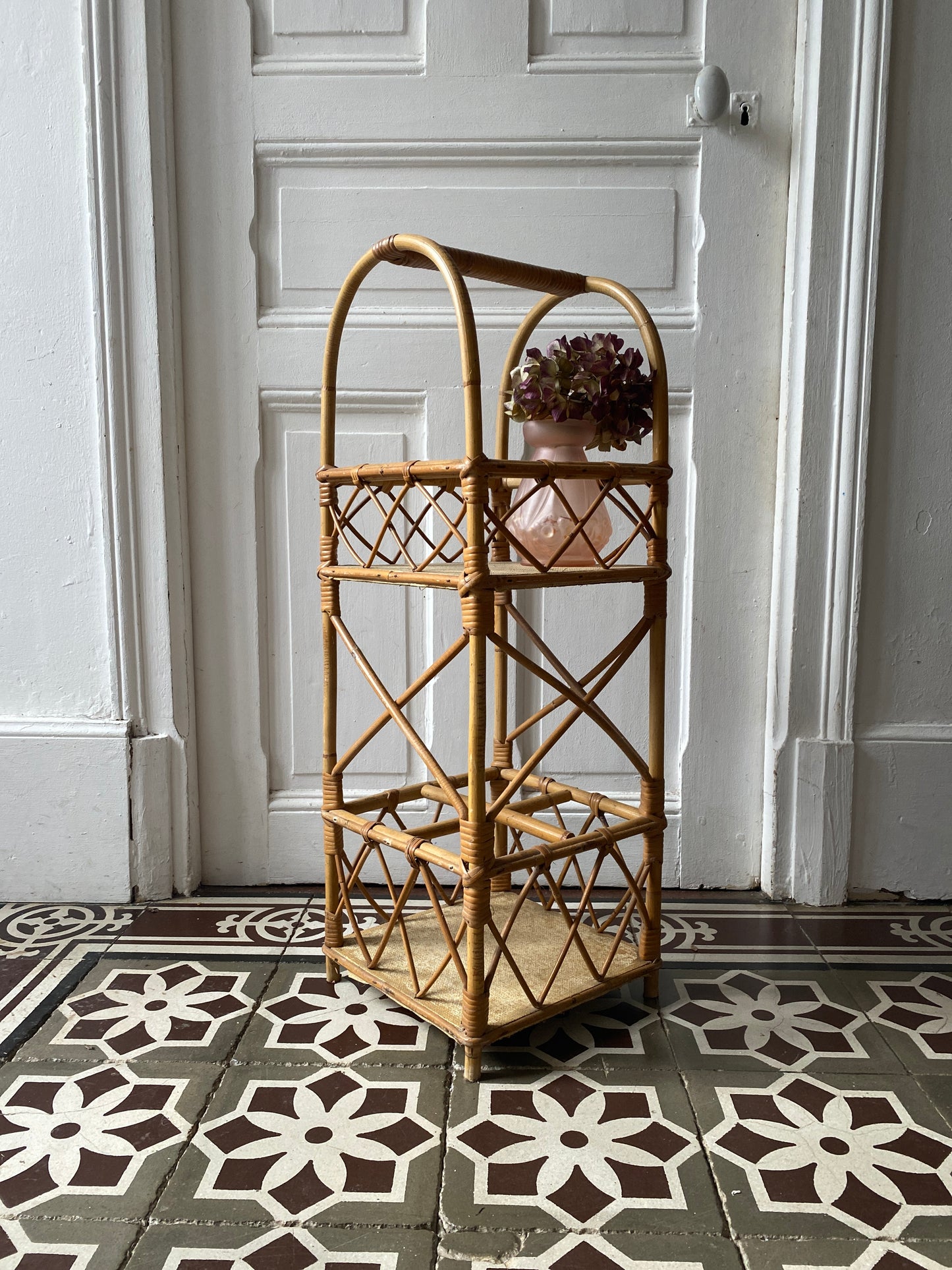 Ancien porte-bouteille / Bar en rotin