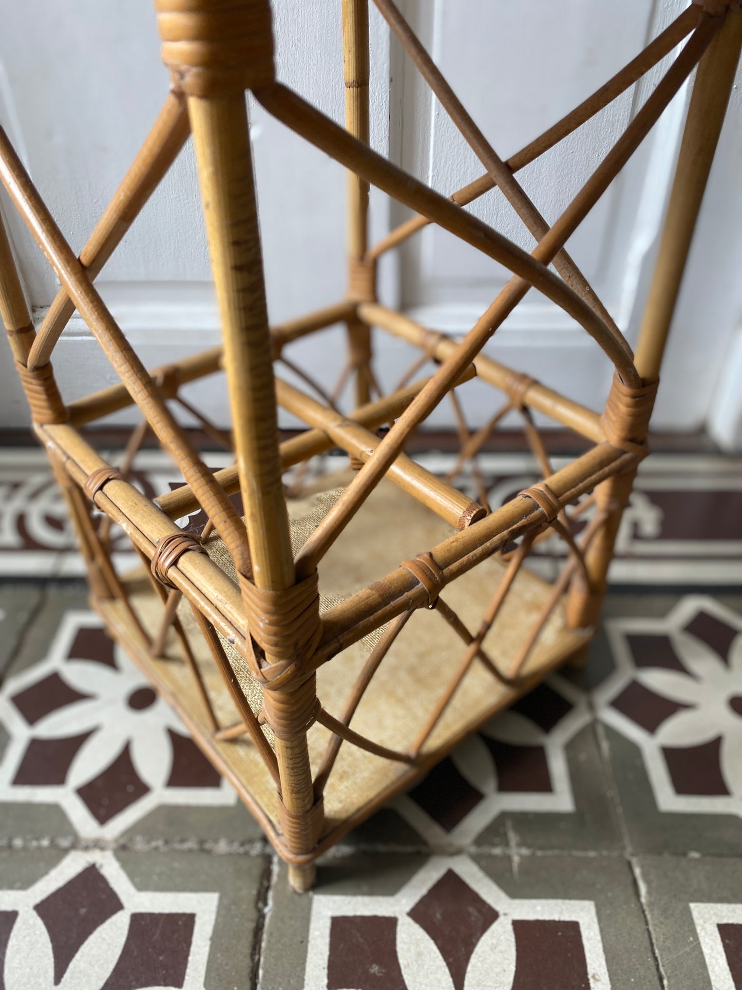 Ancien porte-bouteille / Bar en rotin