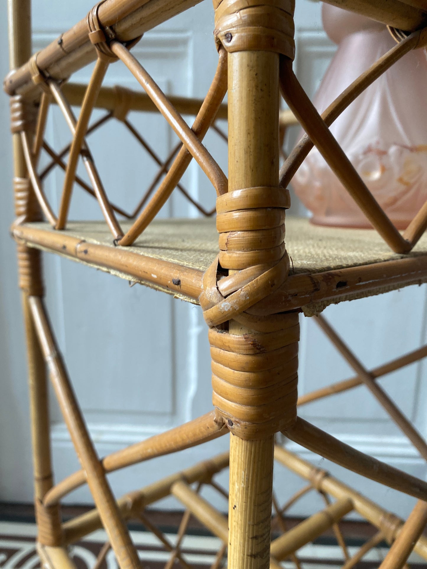 Ancien porte-bouteille / Bar en rotin