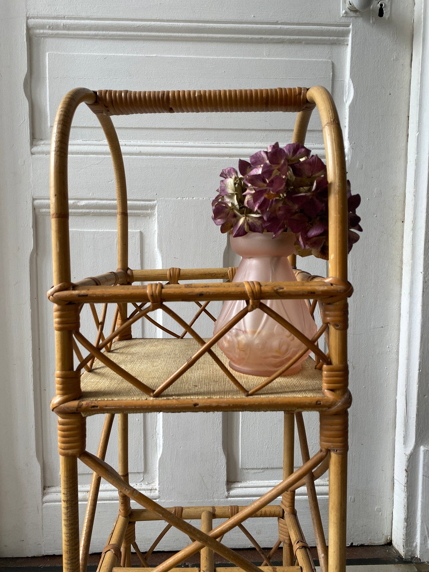 Ancien porte-bouteille / Bar en rotin