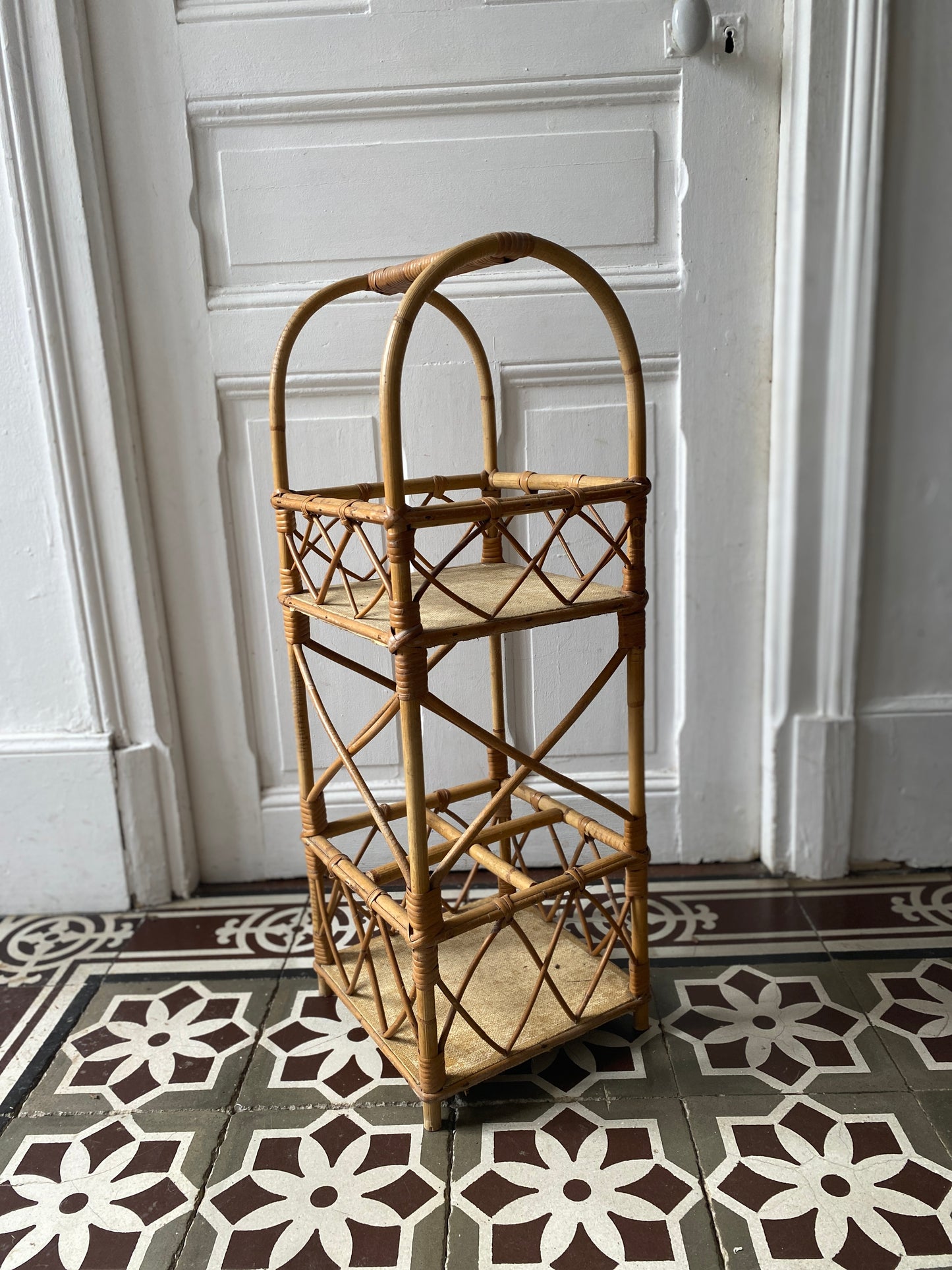 Ancien porte-bouteille / Bar en rotin