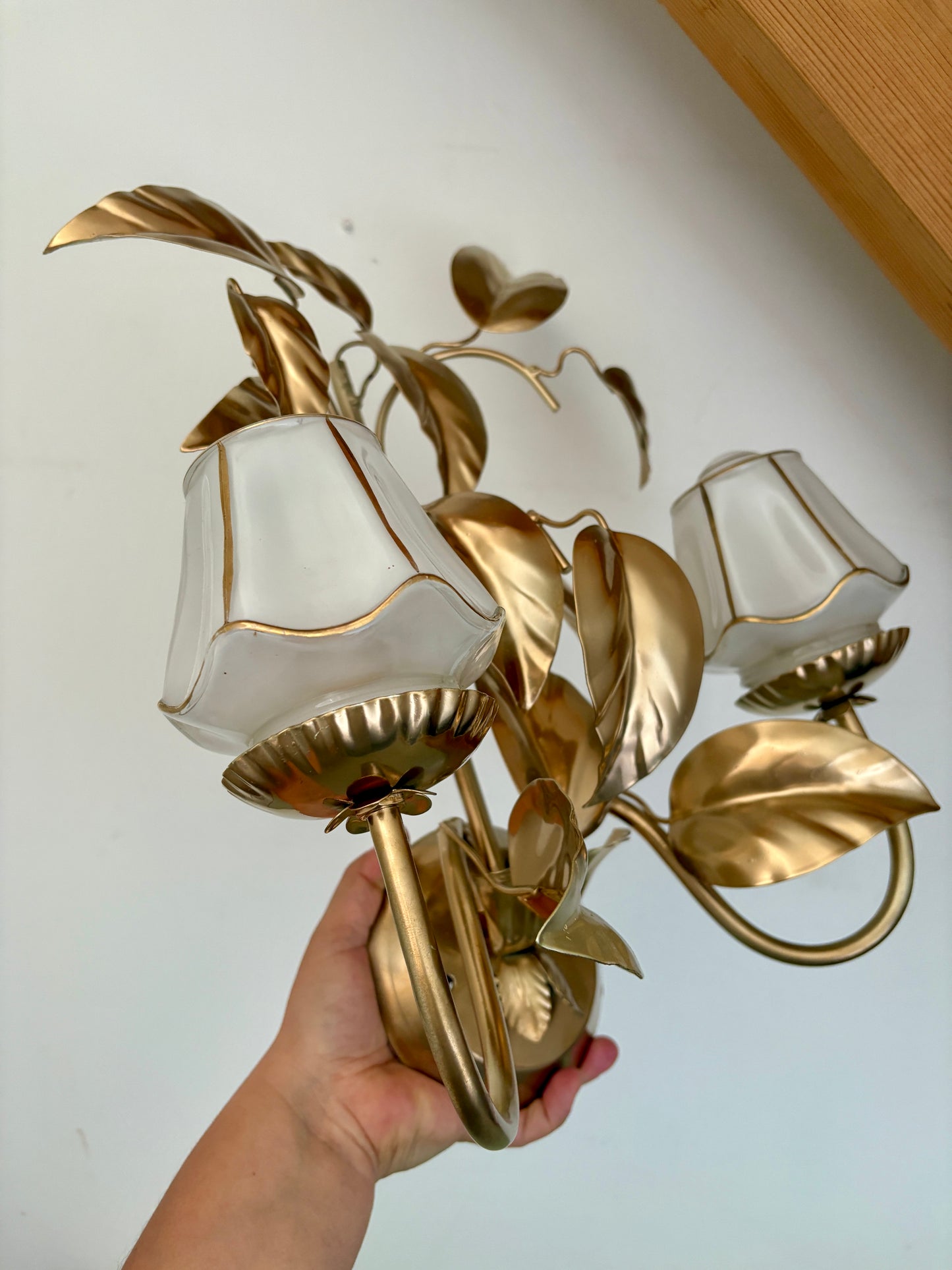 Applique vintage deux feux en métal doré globes vintage art déco