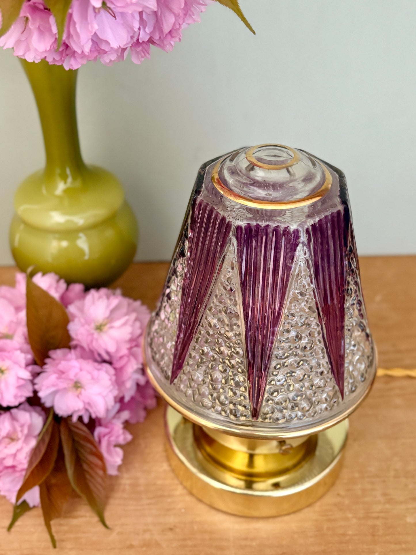 Lampe à poser globe vintage art déco en verre transparent et violet