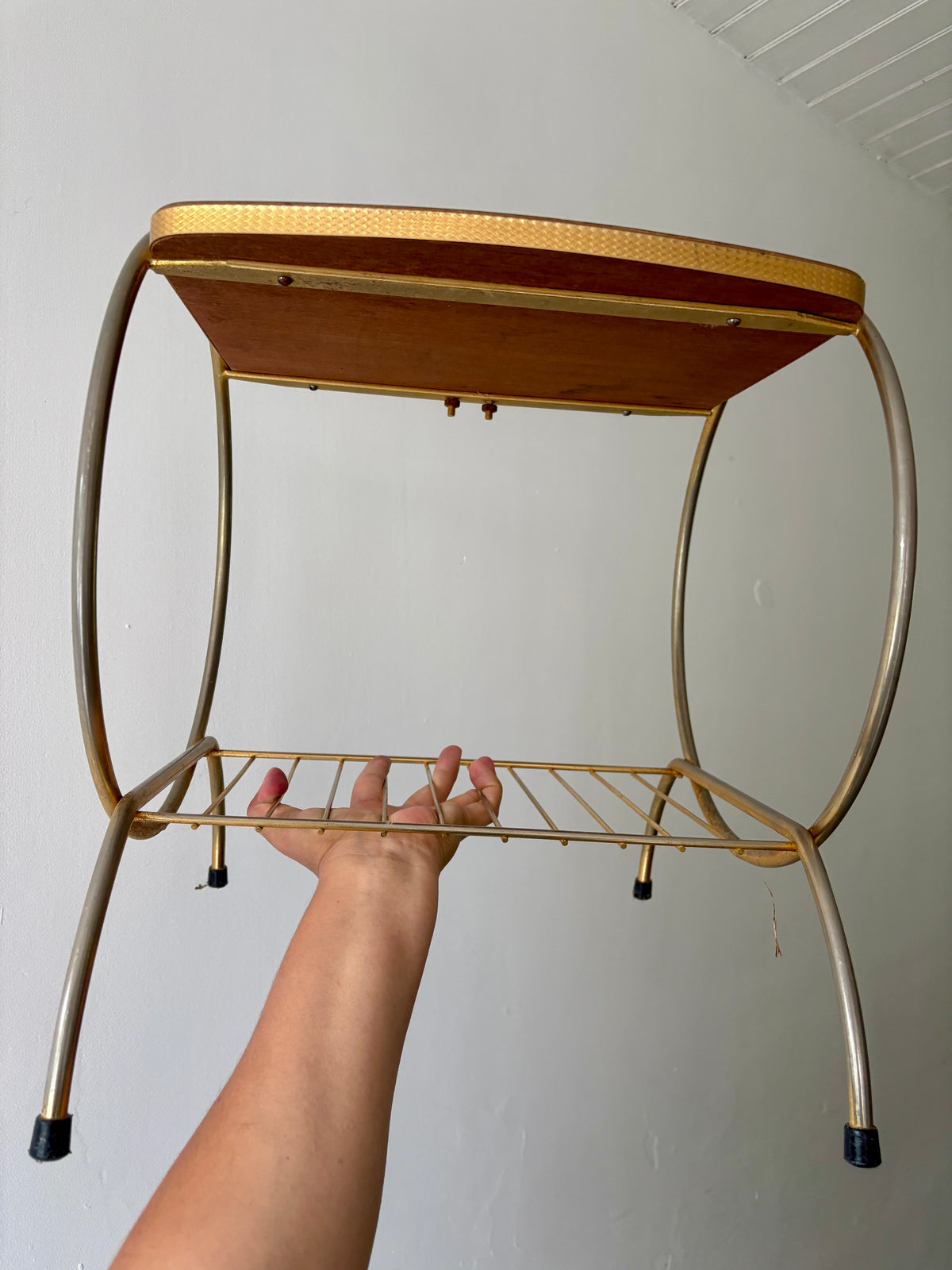 Table d'appoint vintage en laiton et formica