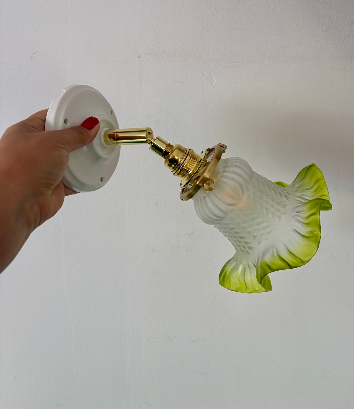 Applique tulipe vintage en verre dépoli vert