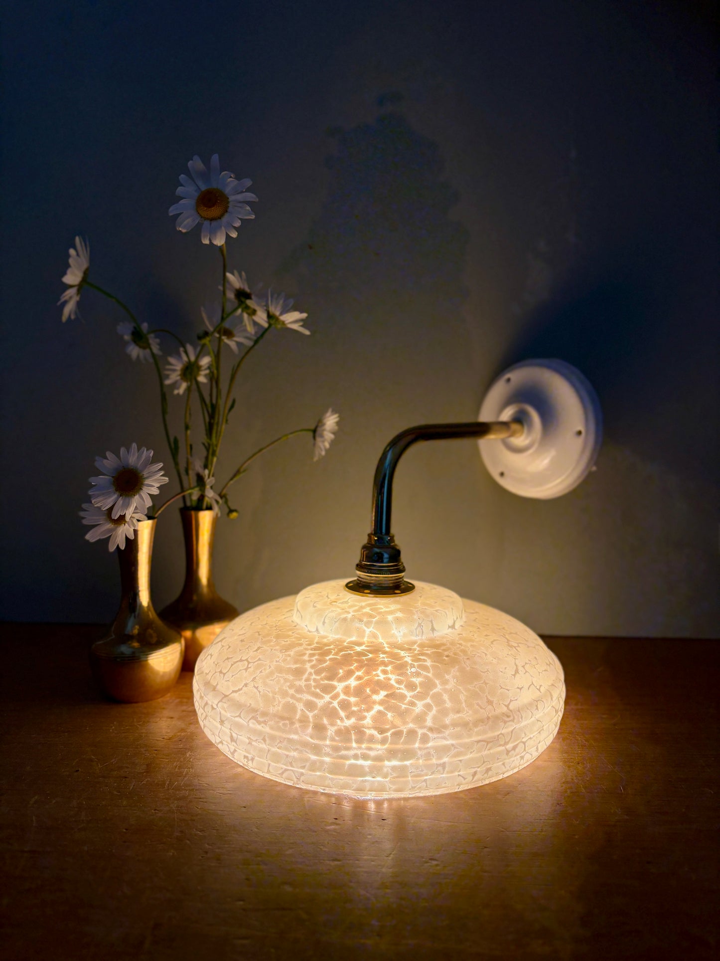 Applique coudée abat-jour vintage en verre de Clichy jaune