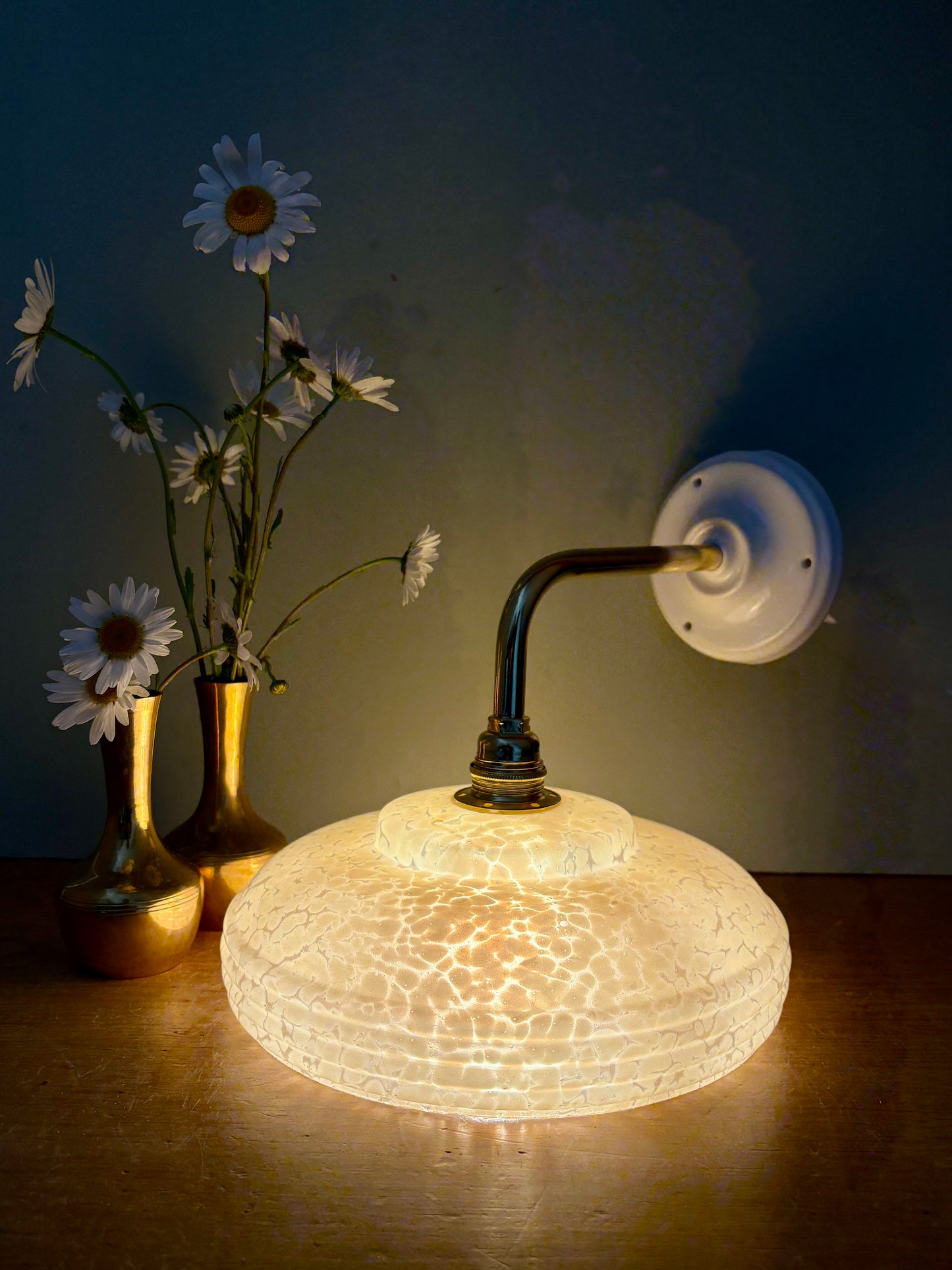 Applique coudée abat-jour vintage en verre de Clichy jaune