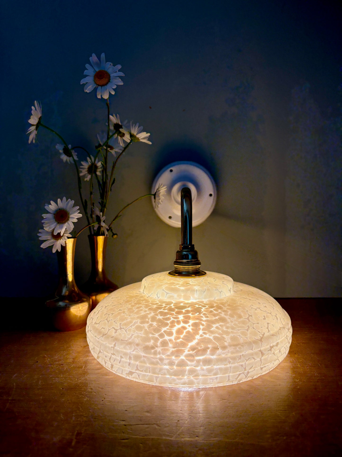Applique coudée abat-jour vintage en verre de Clichy jaune