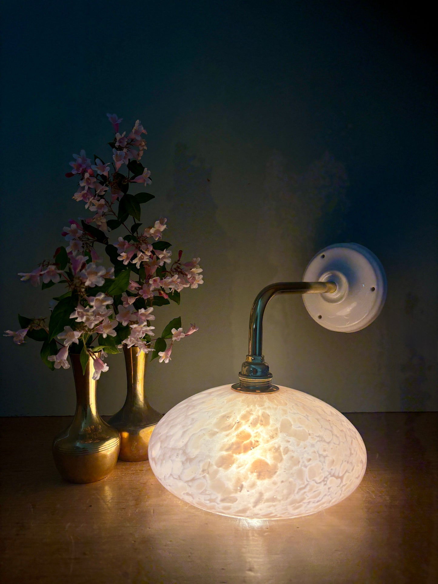 Applique abat-jour ancien en verre de Clichy rose