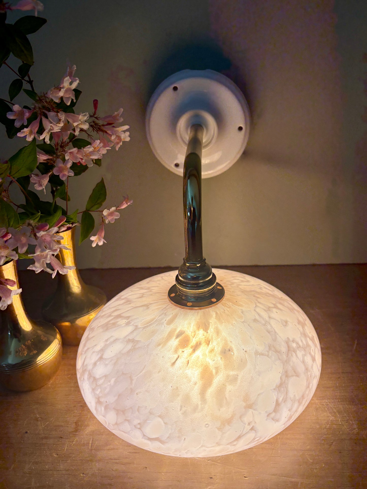 Applique abat-jour ancien en verre de Clichy rose