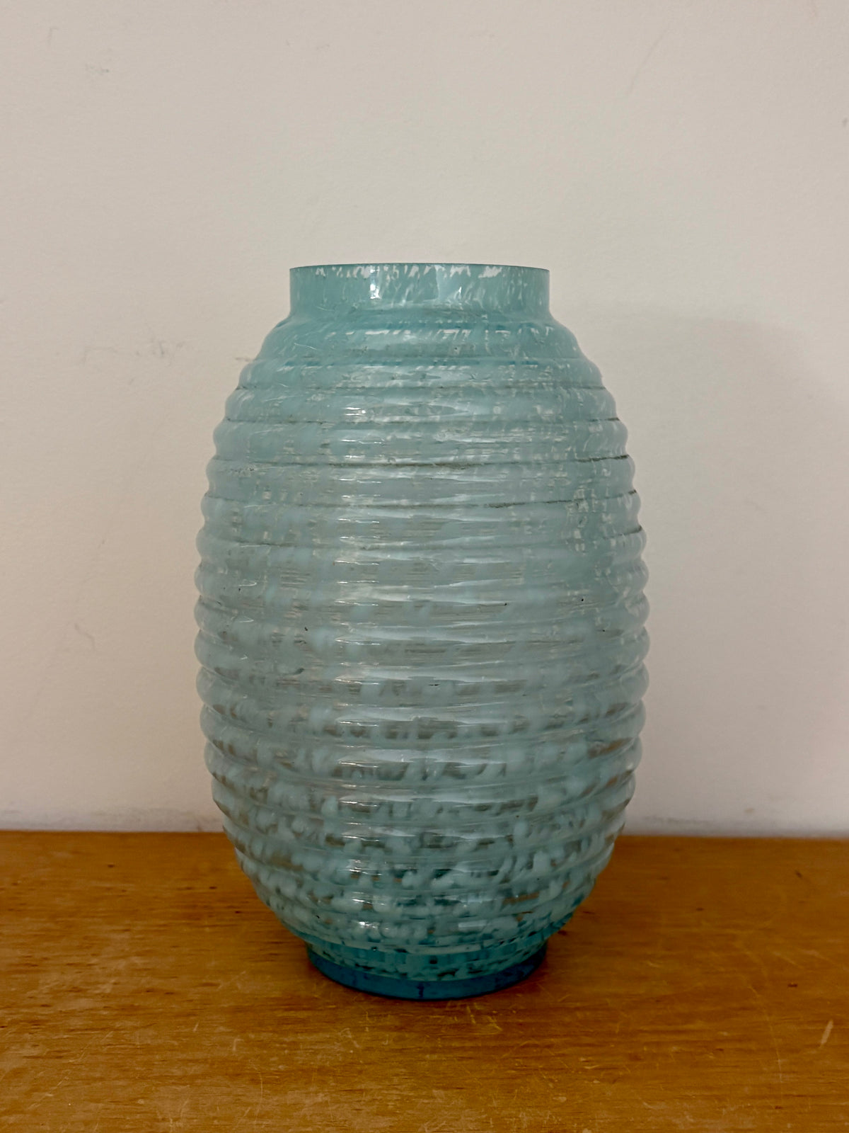 Vase vintage art déco, en verre de Clichy bleu