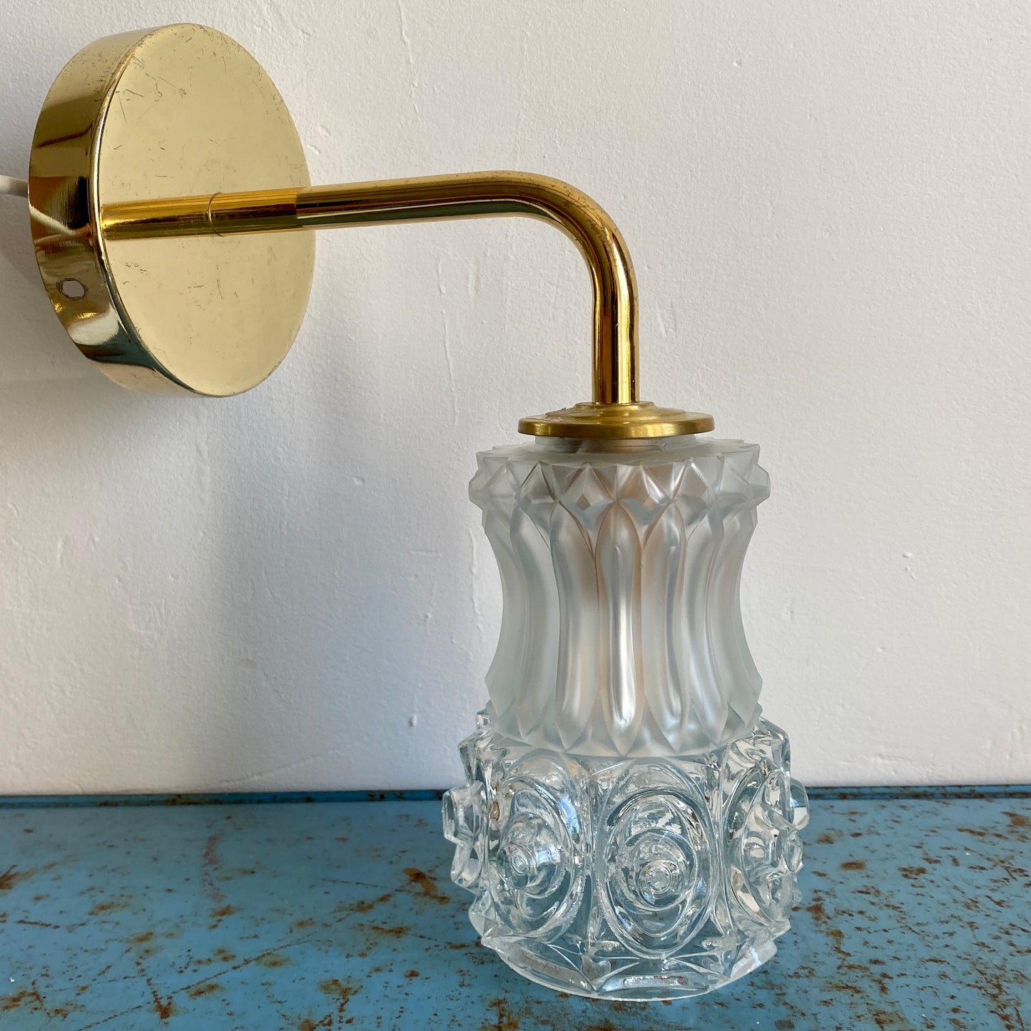 Applique tulipe vintage en verre moulé