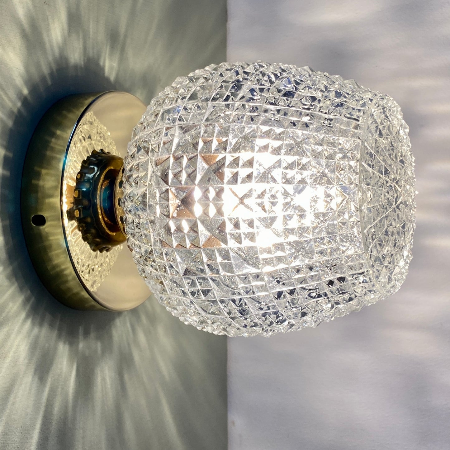 Applique ou plafonnier globe vitnage en verre pointe de diamant