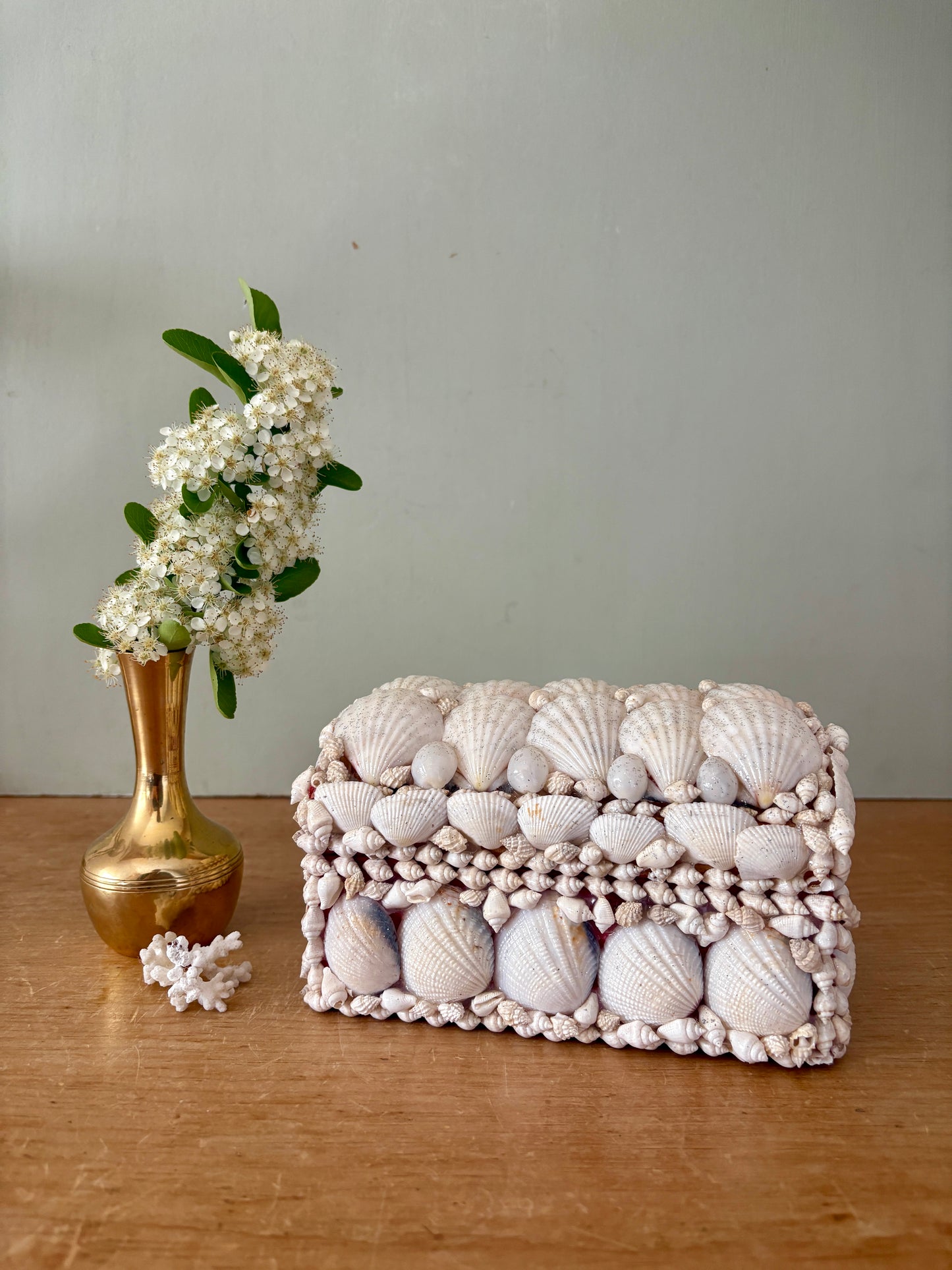 Ancienne boîte en coquillages