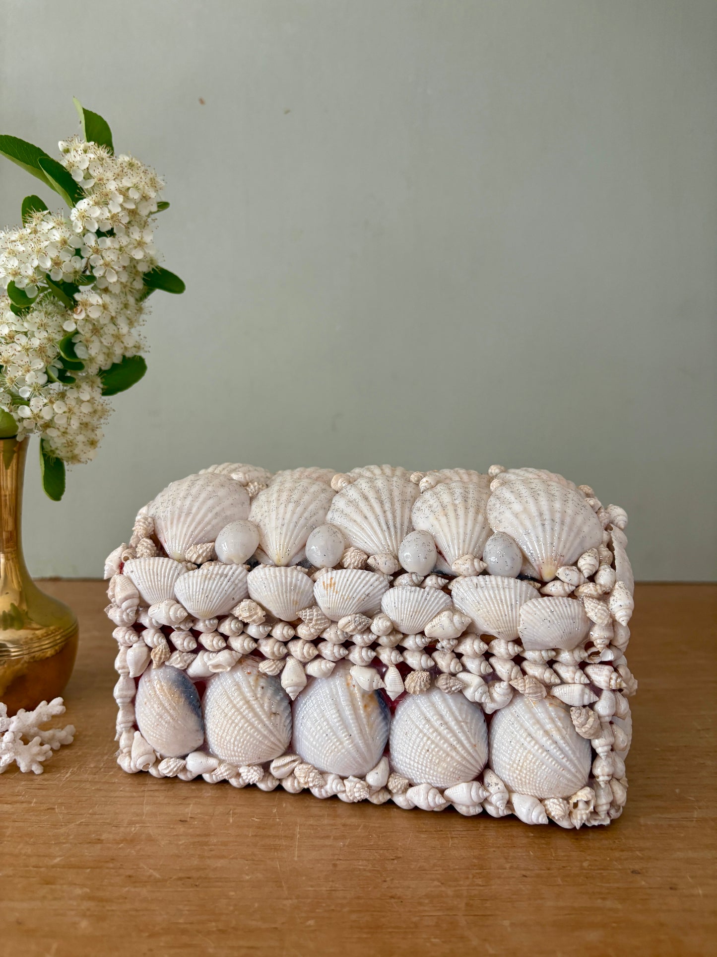 Ancienne boîte en coquillages