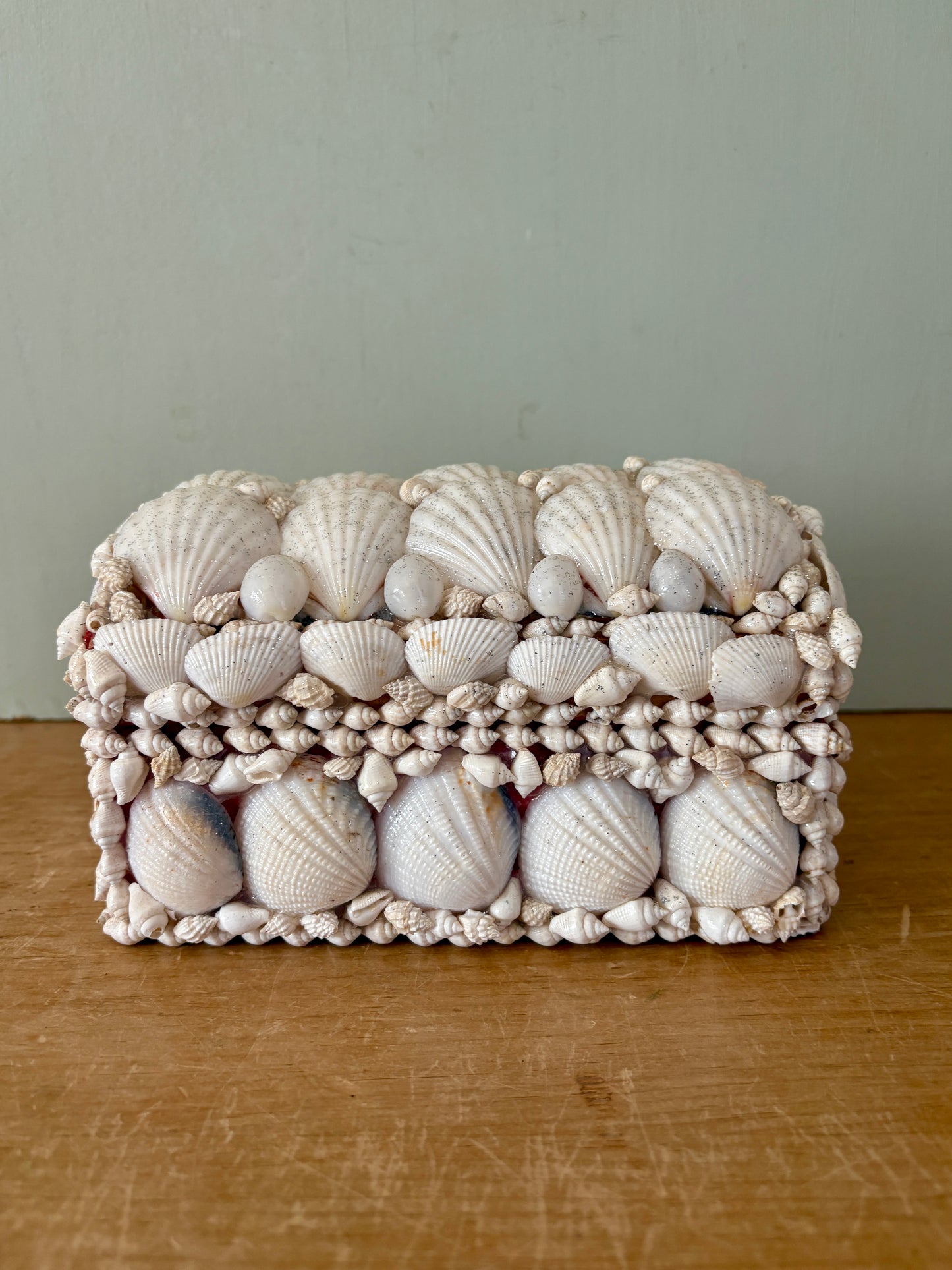 Ancienne boîte en coquillages