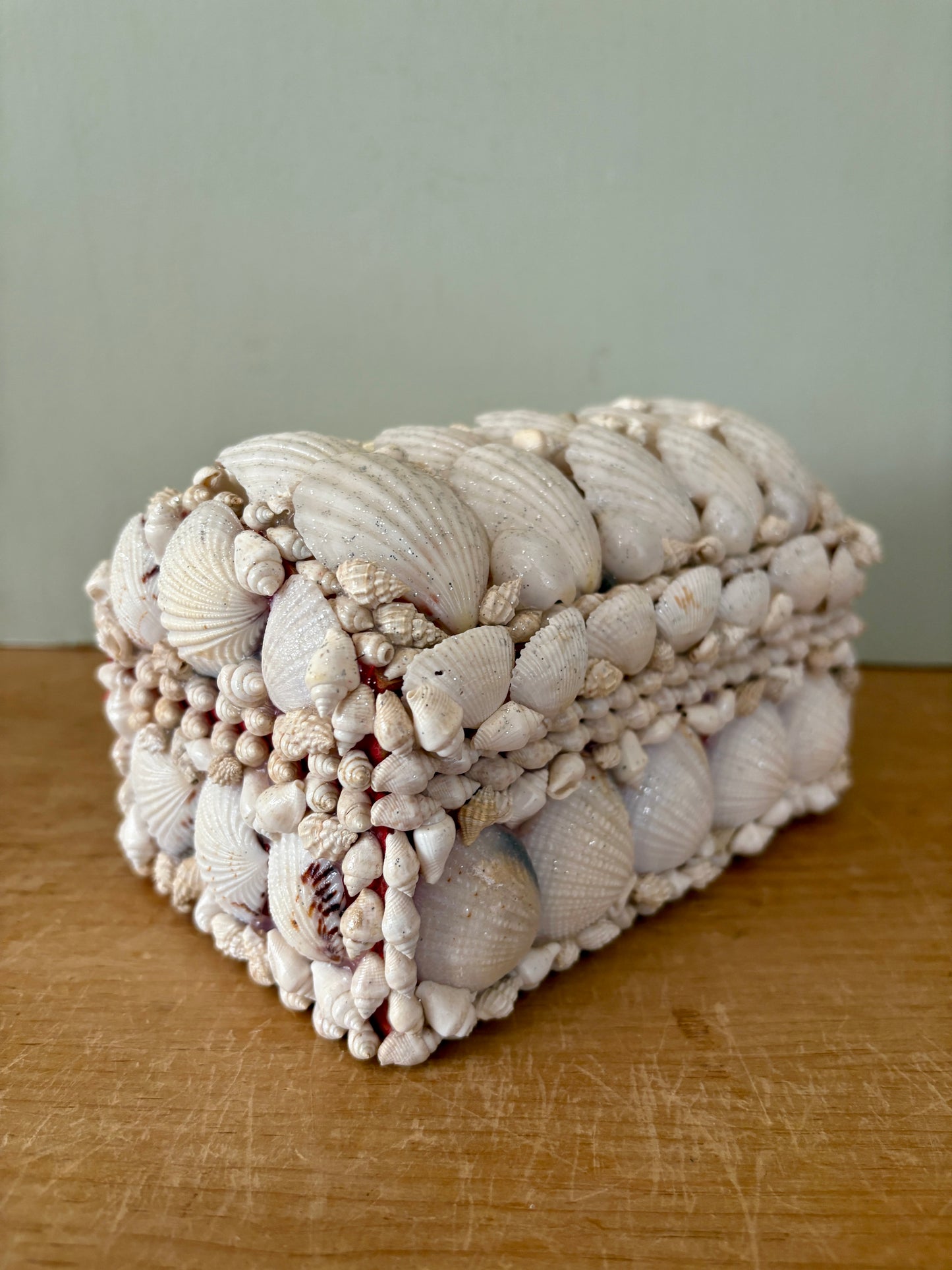 Ancienne boîte en coquillages